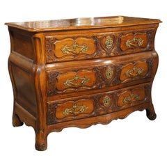 Commodo in legno di noce del XVIII secolo proveniente da Bordeaux, Francia