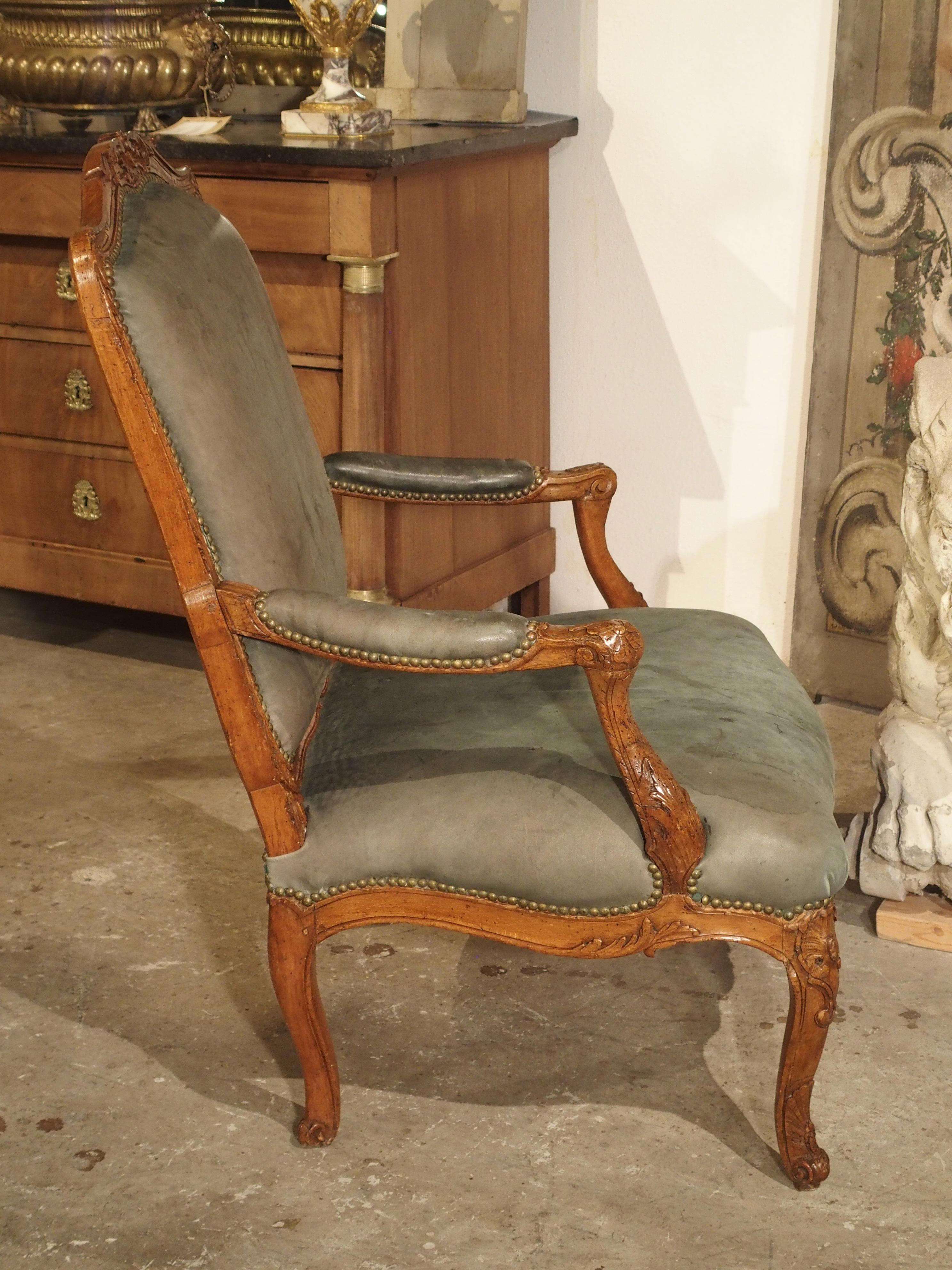 18th Century Walnut Wood Fauteuil by Nicolas Foliot, Furniture Maker to the King 2