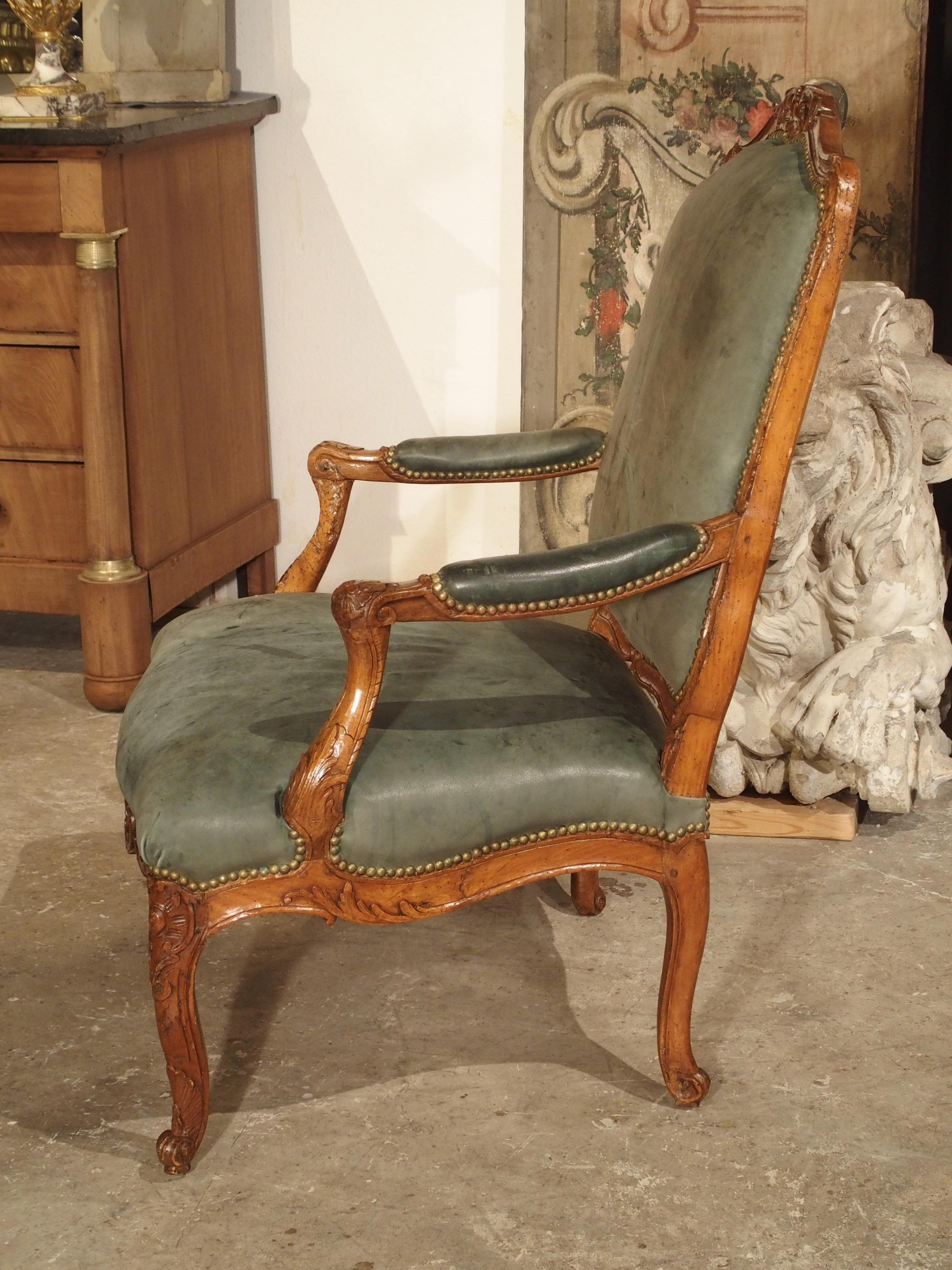 18th Century Walnut Wood Fauteuil by Nicolas Foliot, Furniture Maker to the King 7