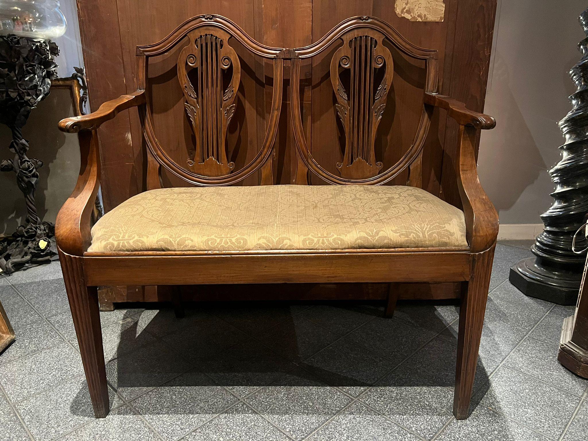 18th century walnut wood sofa  For Sale 8