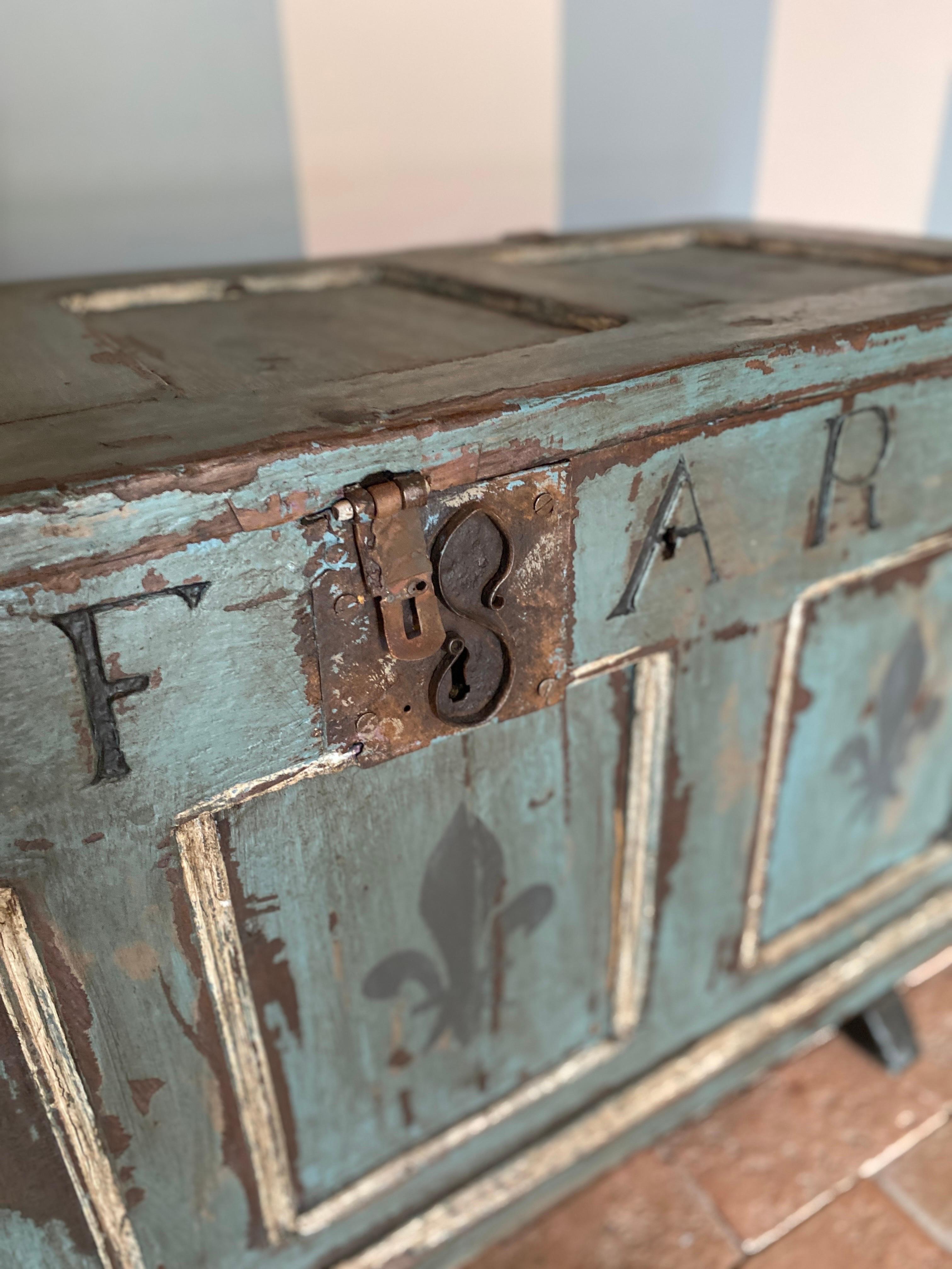 18th century wedding chest patina  For Sale 2
