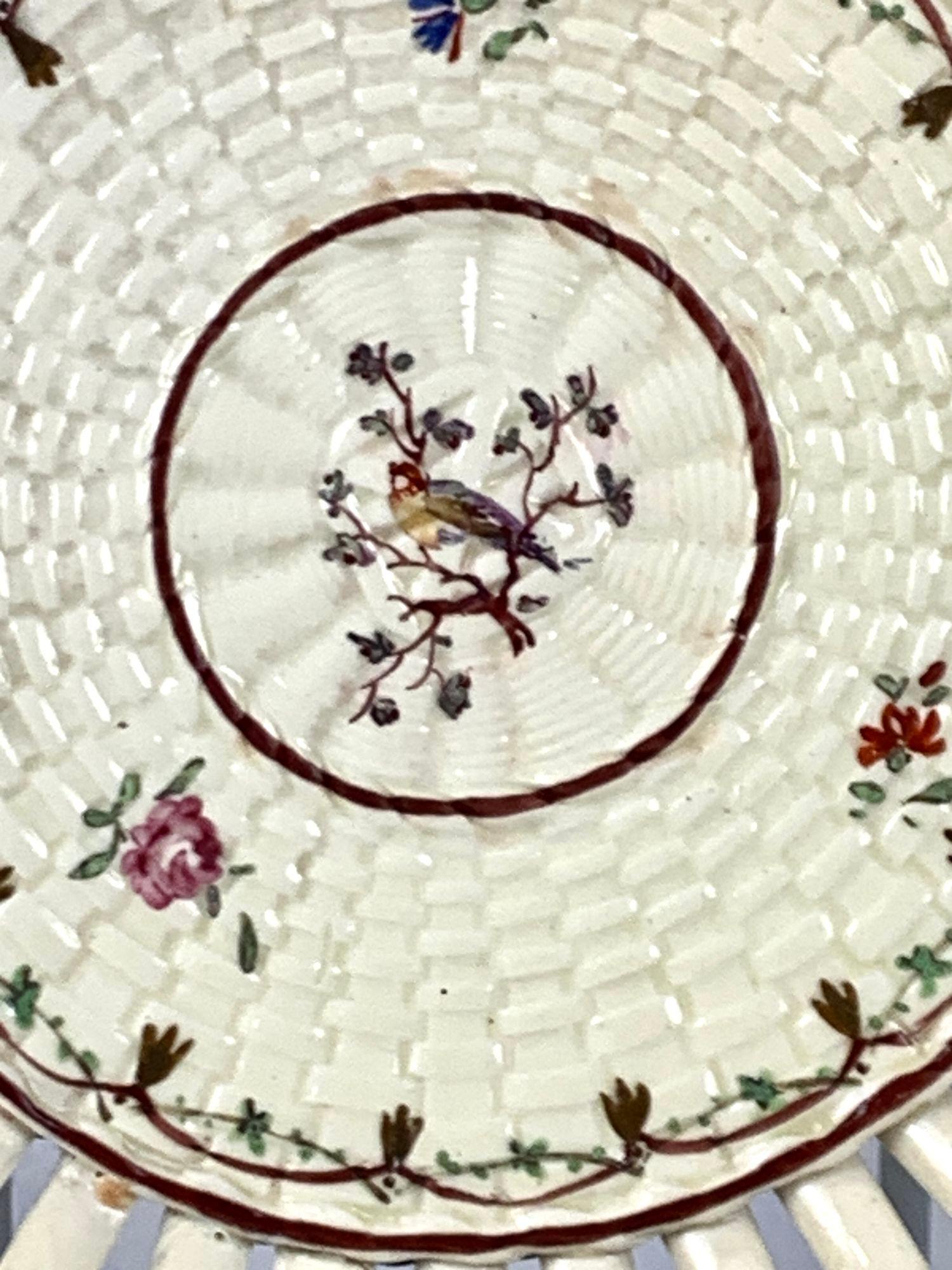Hand-Painted 18th Century Wedgwood Creamware Bowl with English Strapwork Design Circa 1780 For Sale