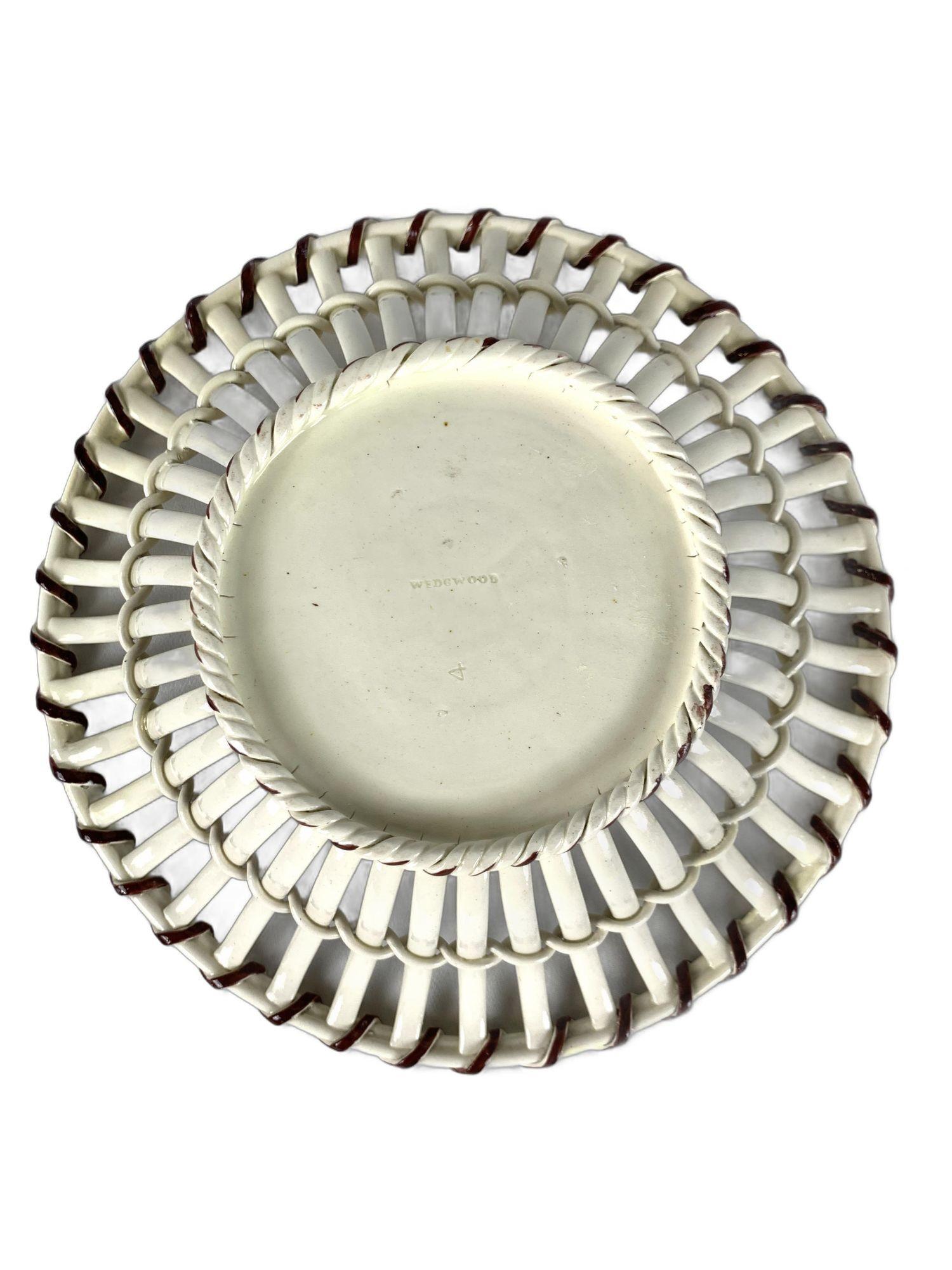 18th Century Wedgwood Creamware Bowl with English Strapwork Design Circa 1780 For Sale 4