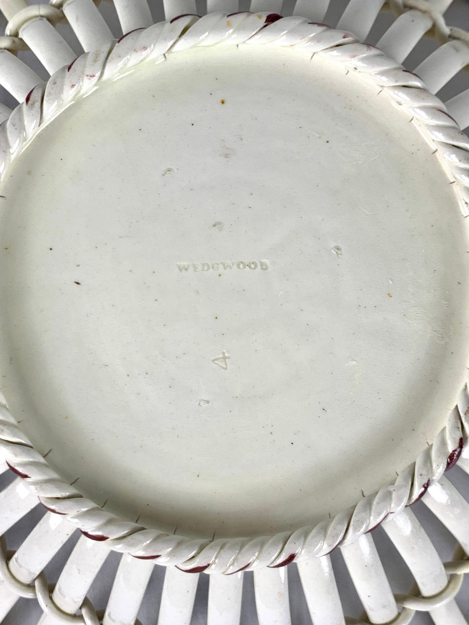 18th Century Wedgwood Creamware Bowl with English Strapwork Design Circa 1780 For Sale 5