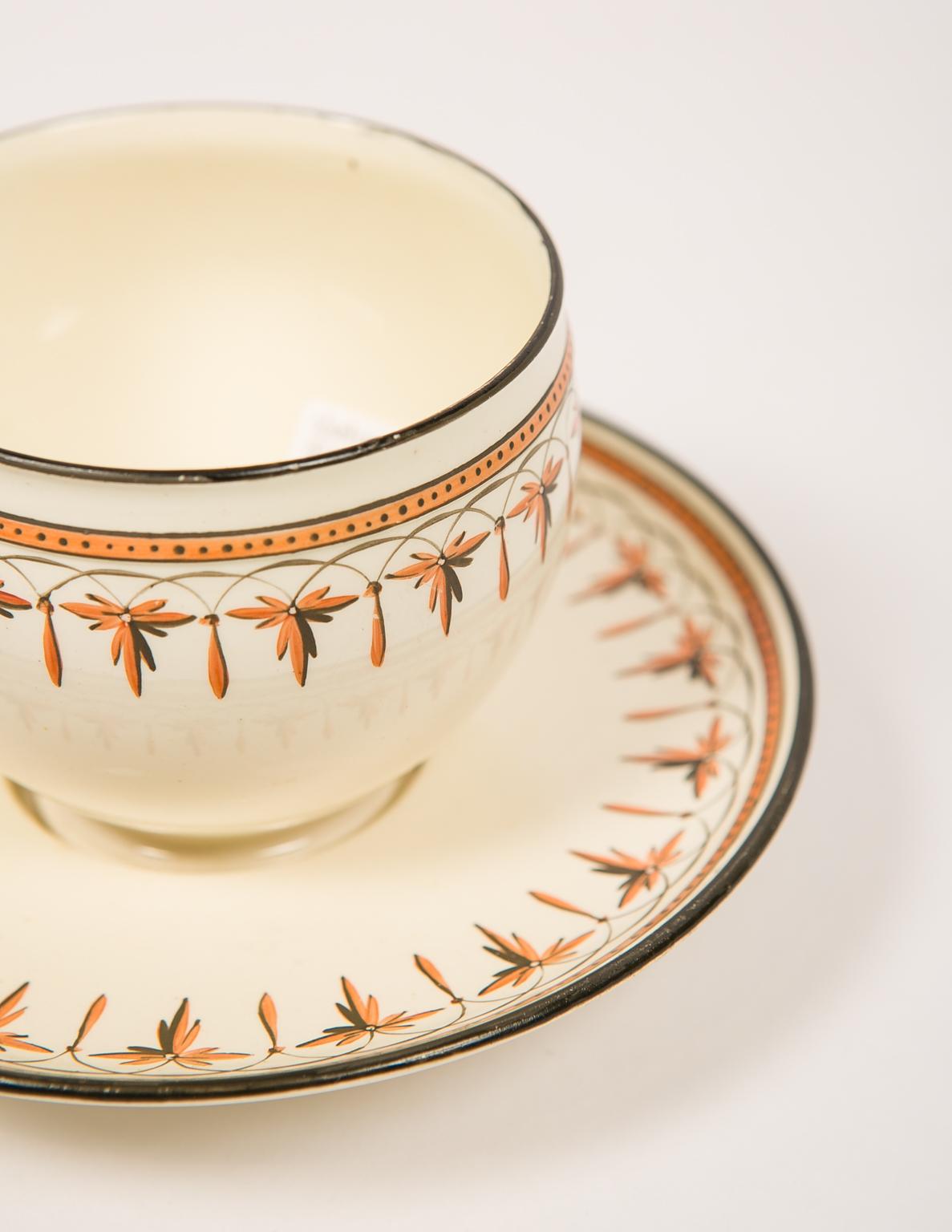 English 18th Century Wedgwood Creamware Cup and Sauce: Tasse Trembleuse