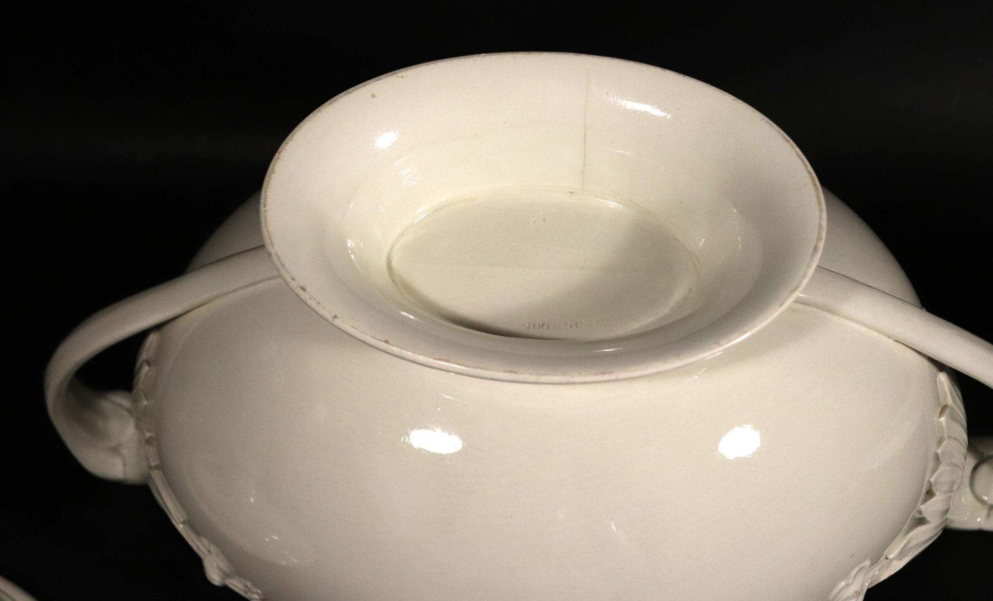 18th-century Wedgwood Creamware Tureen, Cover & Stand For Sale 10