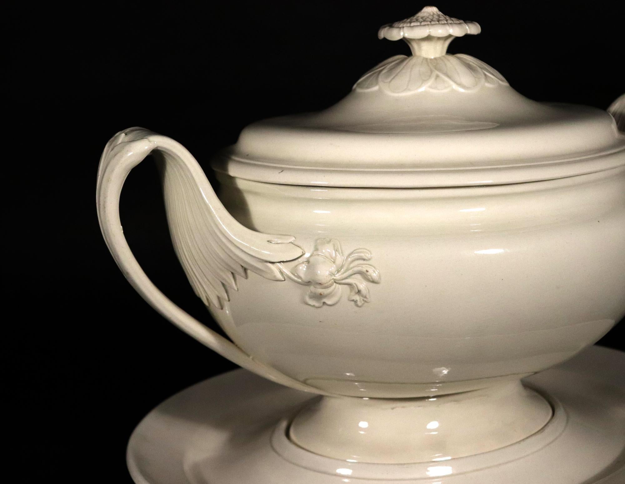 Late 18th Century 18th-century Wedgwood Creamware Tureen, Cover & Stand For Sale