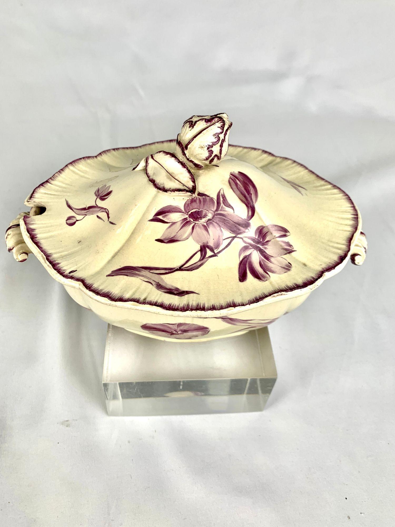 George III Soupière du 18ème siècle en Creamware de Wedgwood peinte à la main par Bakewell England Ca. 1765 en vente