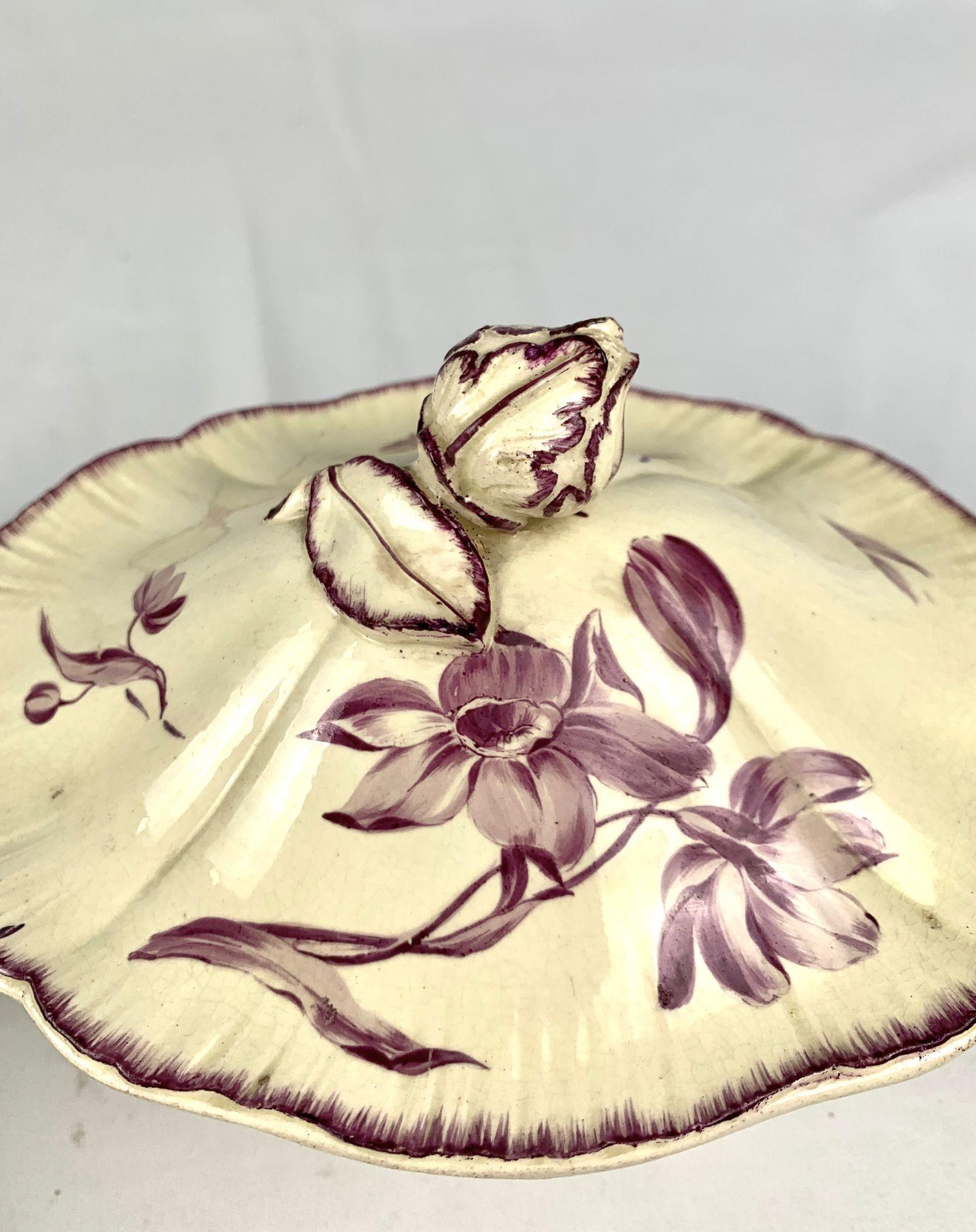 Anglais Soupière du 18ème siècle en Creamware de Wedgwood peinte à la main par Bakewell England Ca. 1765 en vente