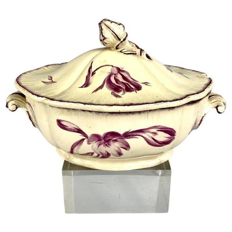 Sopera y plato de cremería Wedgwood del siglo XVIII con flores de Bakewell Ca.1765 Jorge III en venta