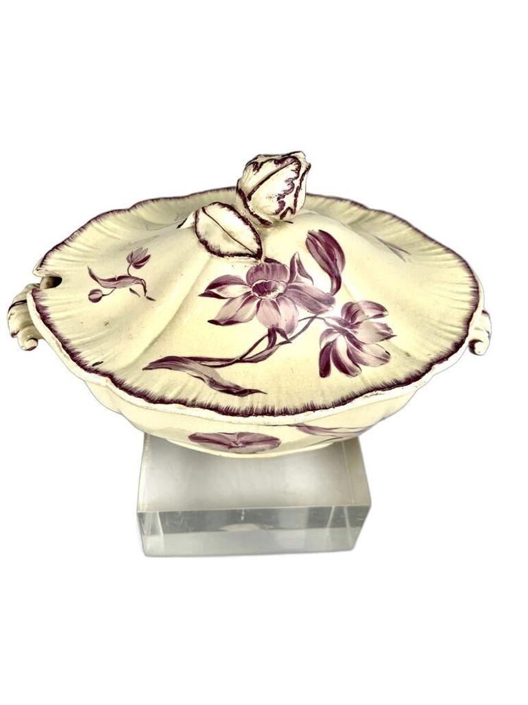 Sopera y plato de cremería Wedgwood del siglo XVIII con flores de Bakewell Ca.1765 Hecho a mano en venta