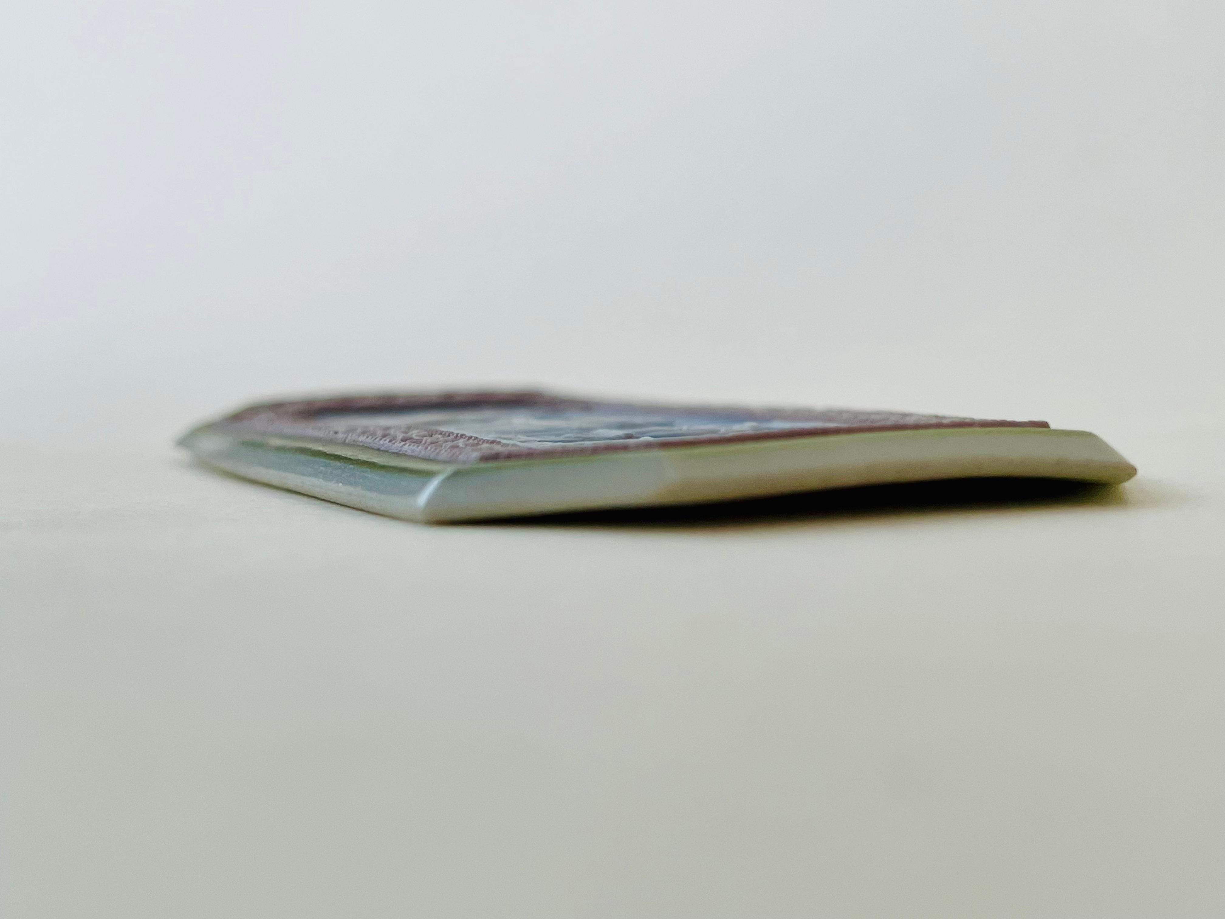 Medallón de gres con baño de jaspe de cuatro colores de Wedgwood del siglo XVIII en venta 2