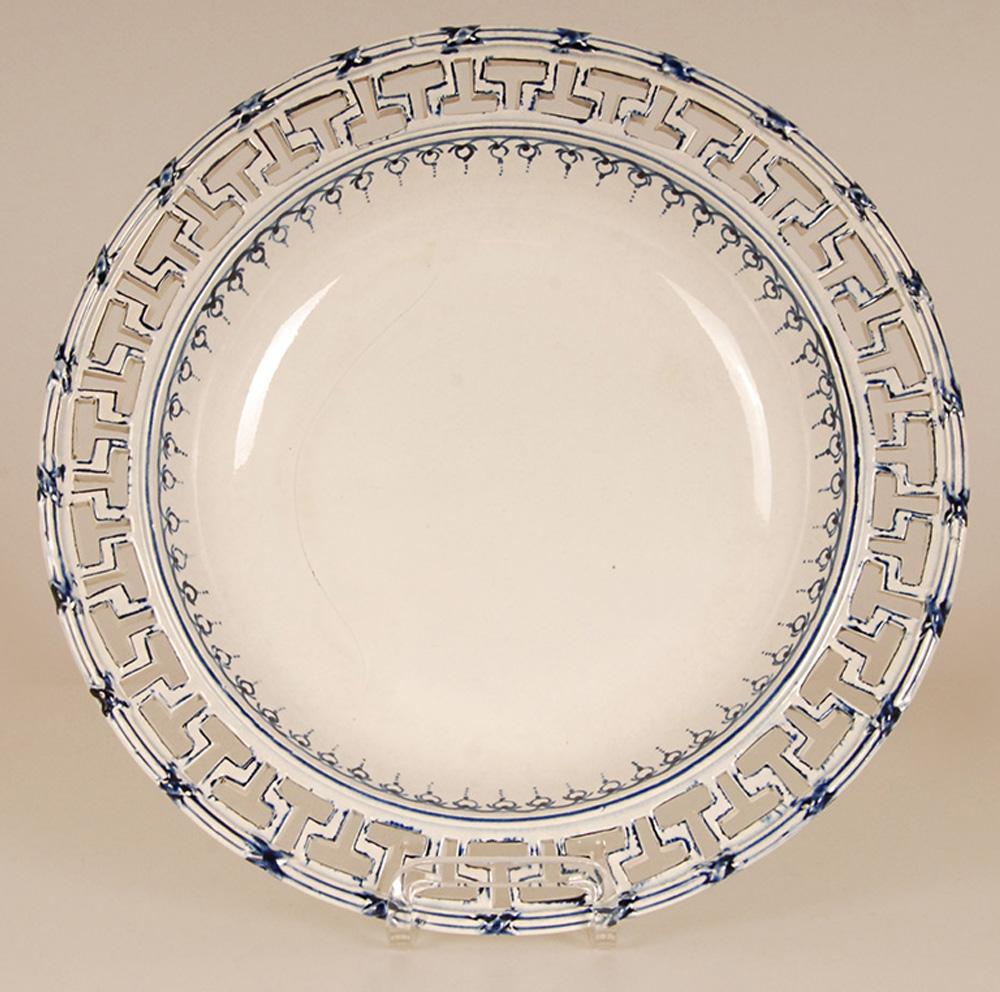 18th C.  Wedgwood Tableware Creamware Pearlware Chestnut Basket Mared Pierced For Sale 3