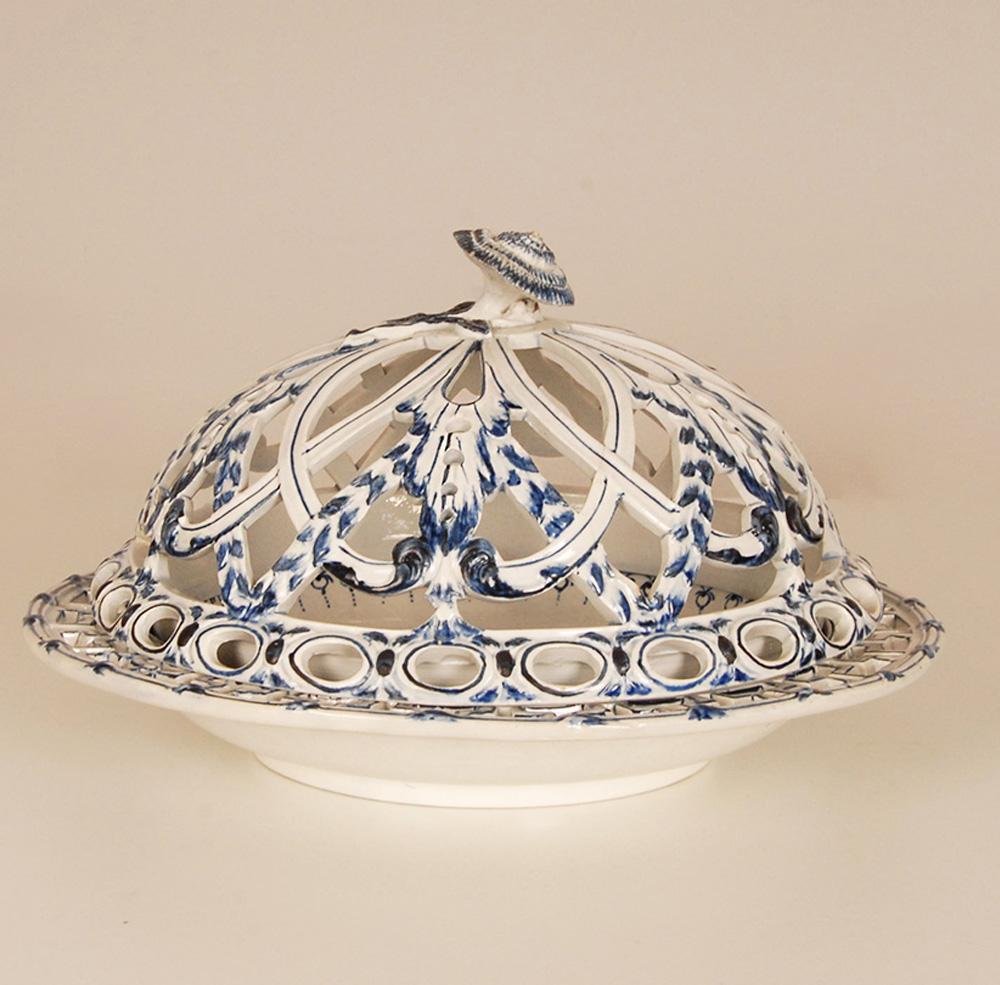 18th C.  Wedgwood Tableware Creamware Pearlware Chestnut Basket Mared Pierced For Sale 5