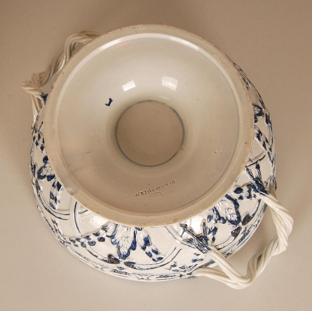 18th C.  Wedgwood Tableware Creamware Pearlware Chestnut Basket Mared Pierced For Sale 7