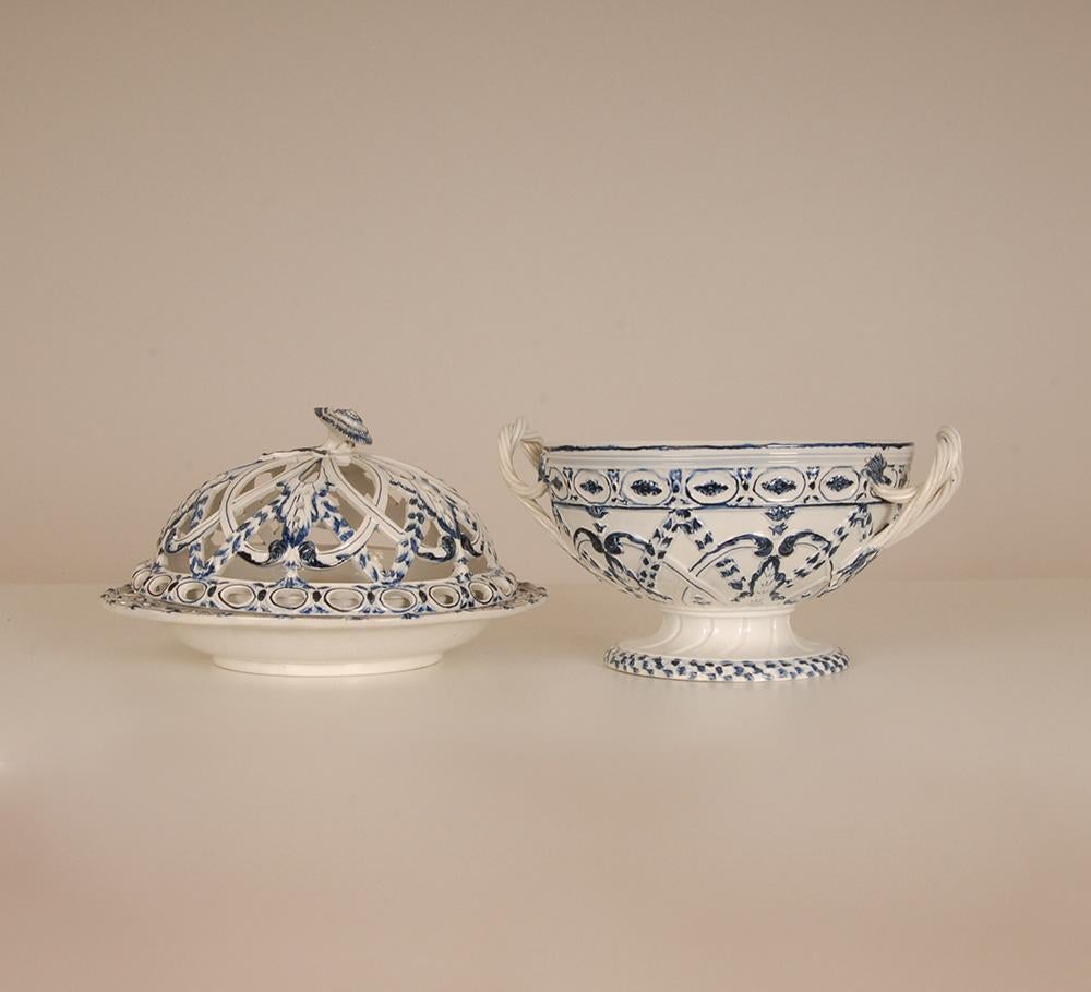 18th C.  Wedgwood Tableware Creamware Pearlware Chestnut Basket Mared Pierced For Sale 8