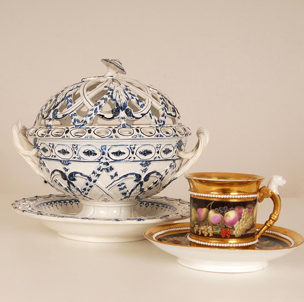 18th C.  Wedgwood Tableware Creamware Pearlware Chestnut Basket Mared Pierced For Sale 12