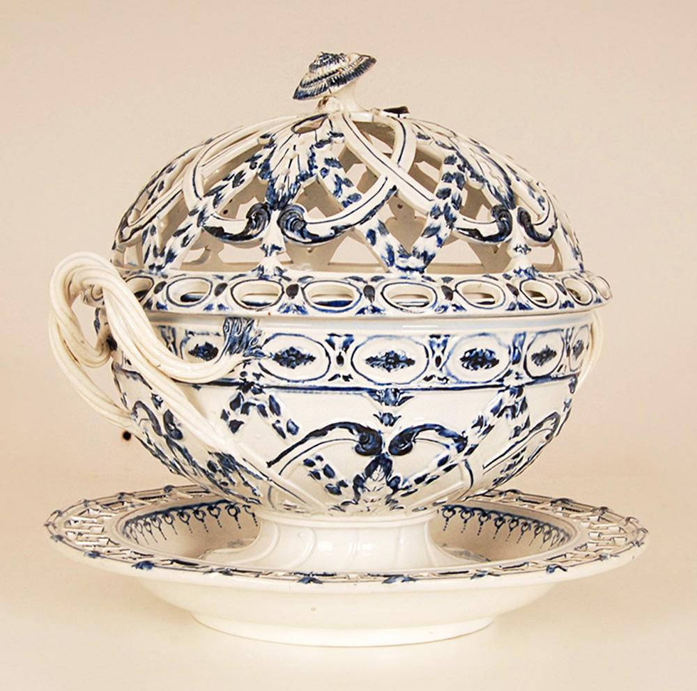 Hand-Crafted 18th C.  Wedgwood Tableware Creamware Pearlware Chestnut Basket Mared Pierced For Sale