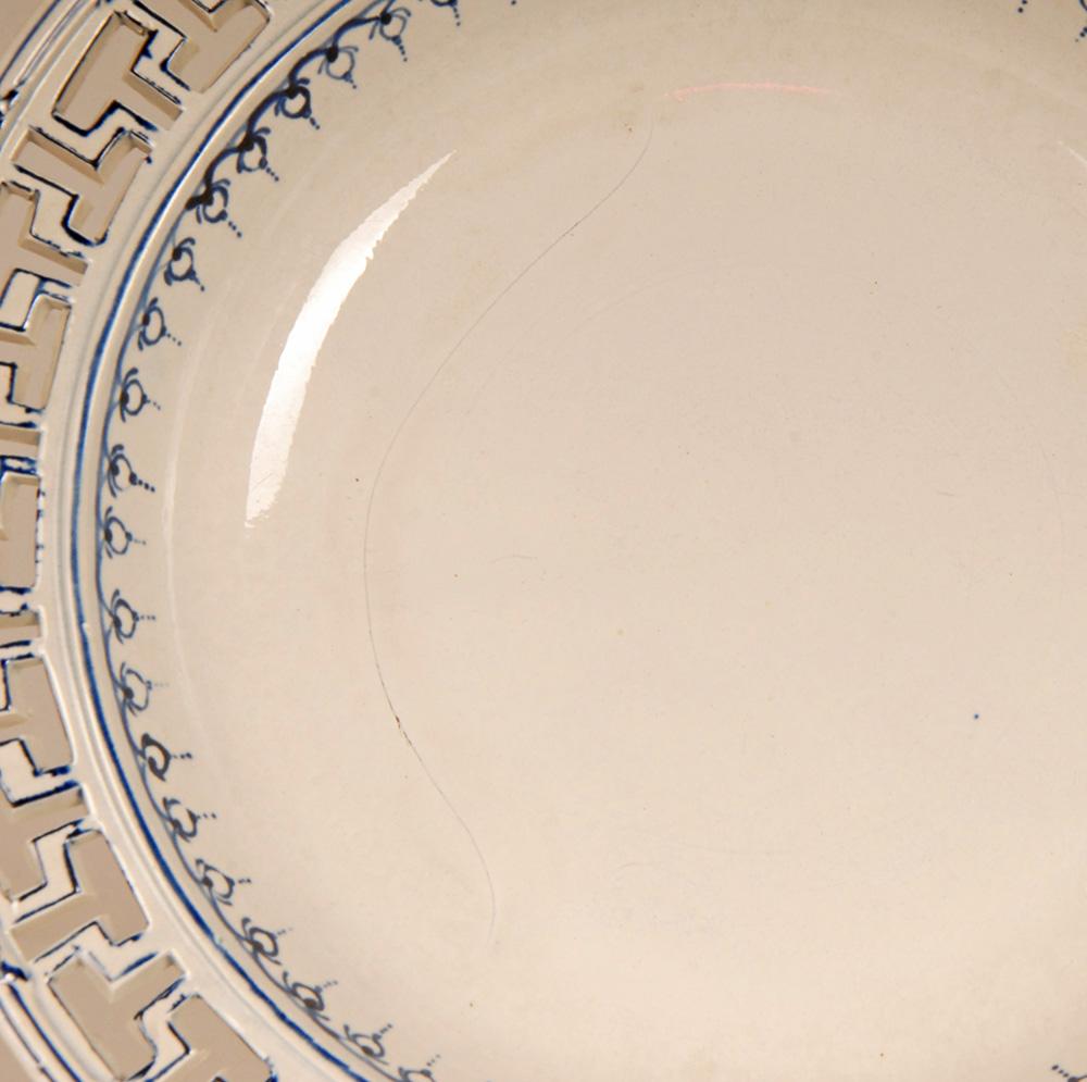 18th C.  Wedgwood Tableware Creamware Pearlware Chestnut Basket Mared Pierced For Sale 2