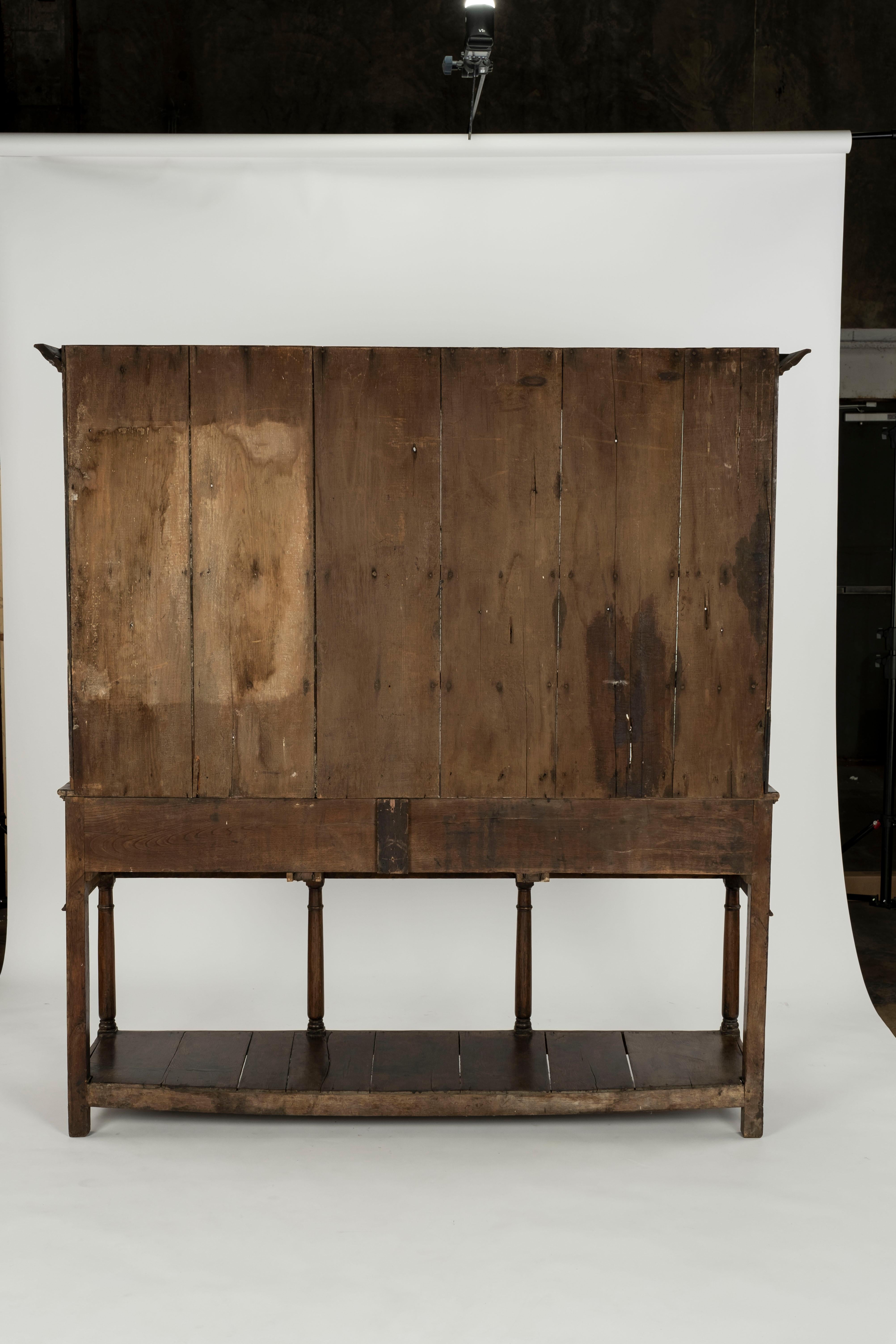  Base de commode et porte-assiettes gallois du 18e siècle en vente 9