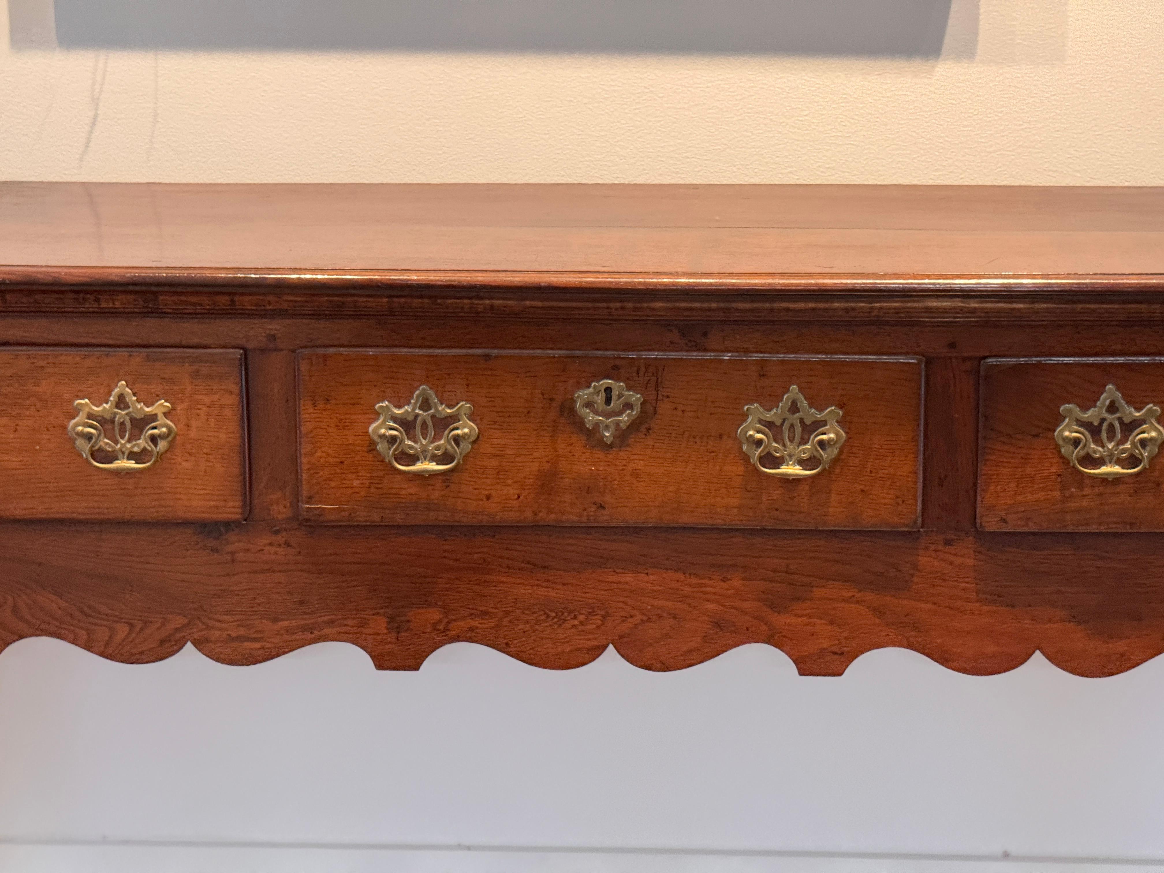 18th Century Welsh Oak Dresser Base In Good Condition For Sale In Charlottesville, VA