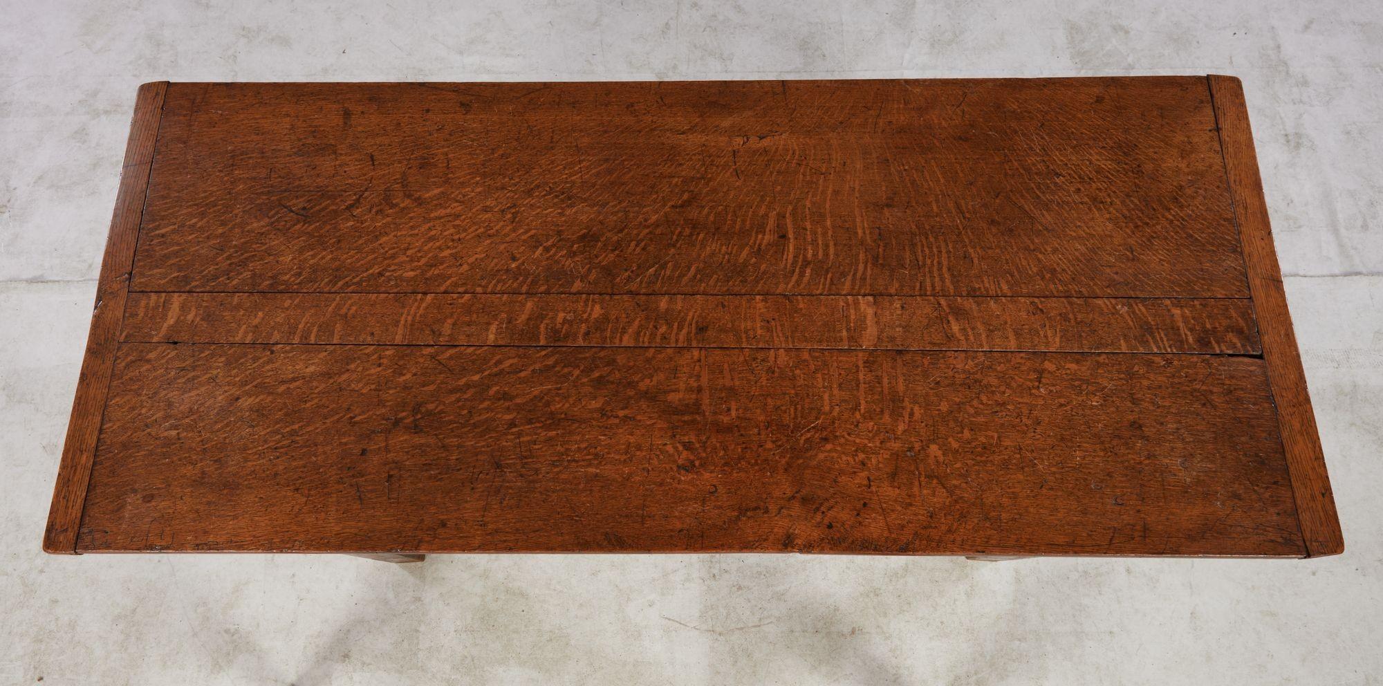 18th Century Welsh Oak Farm Table In Good Condition For Sale In Greenwich, CT