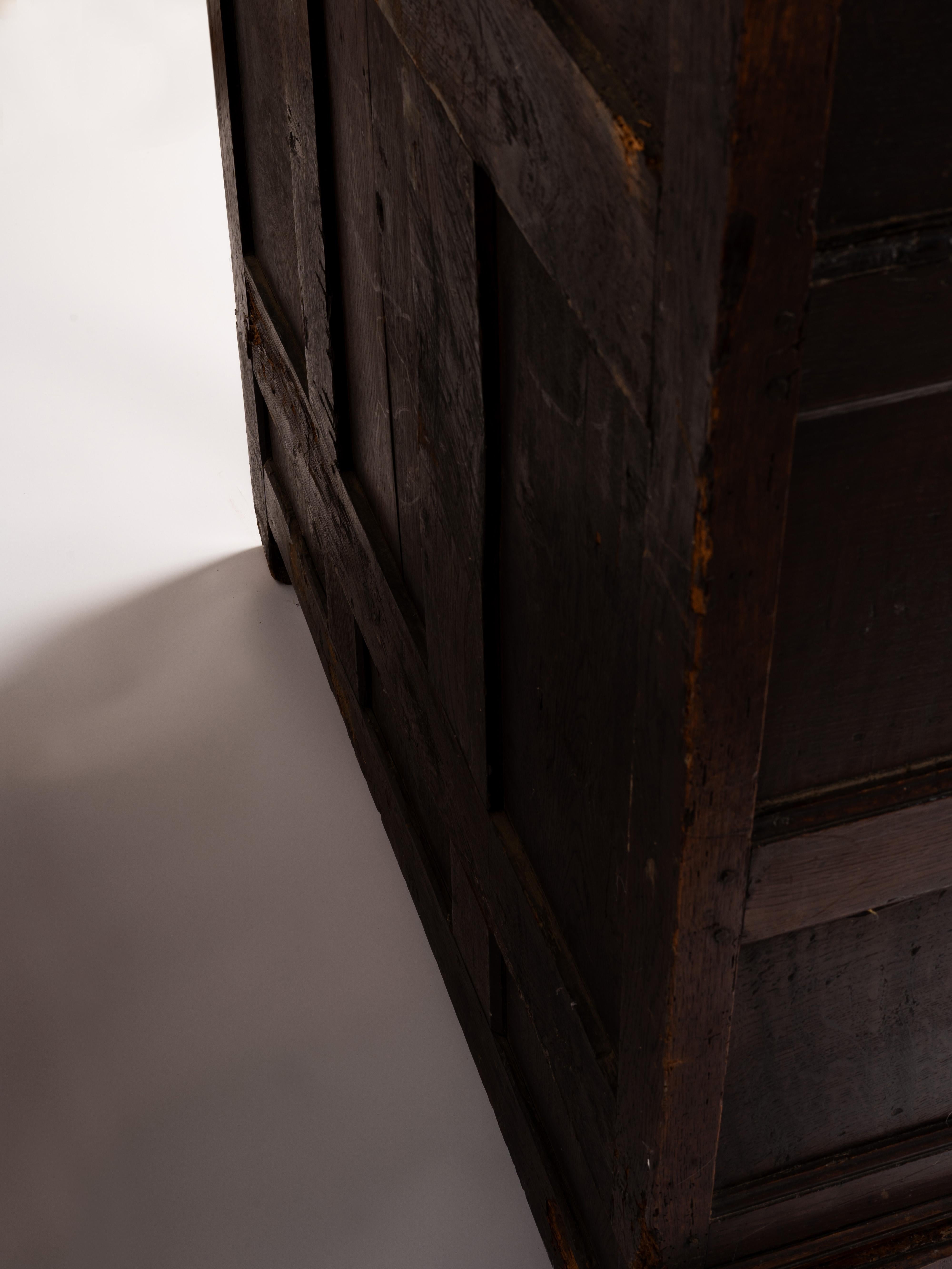 18th Century Welsh Oak Livery Linen Cupboard For Sale 9