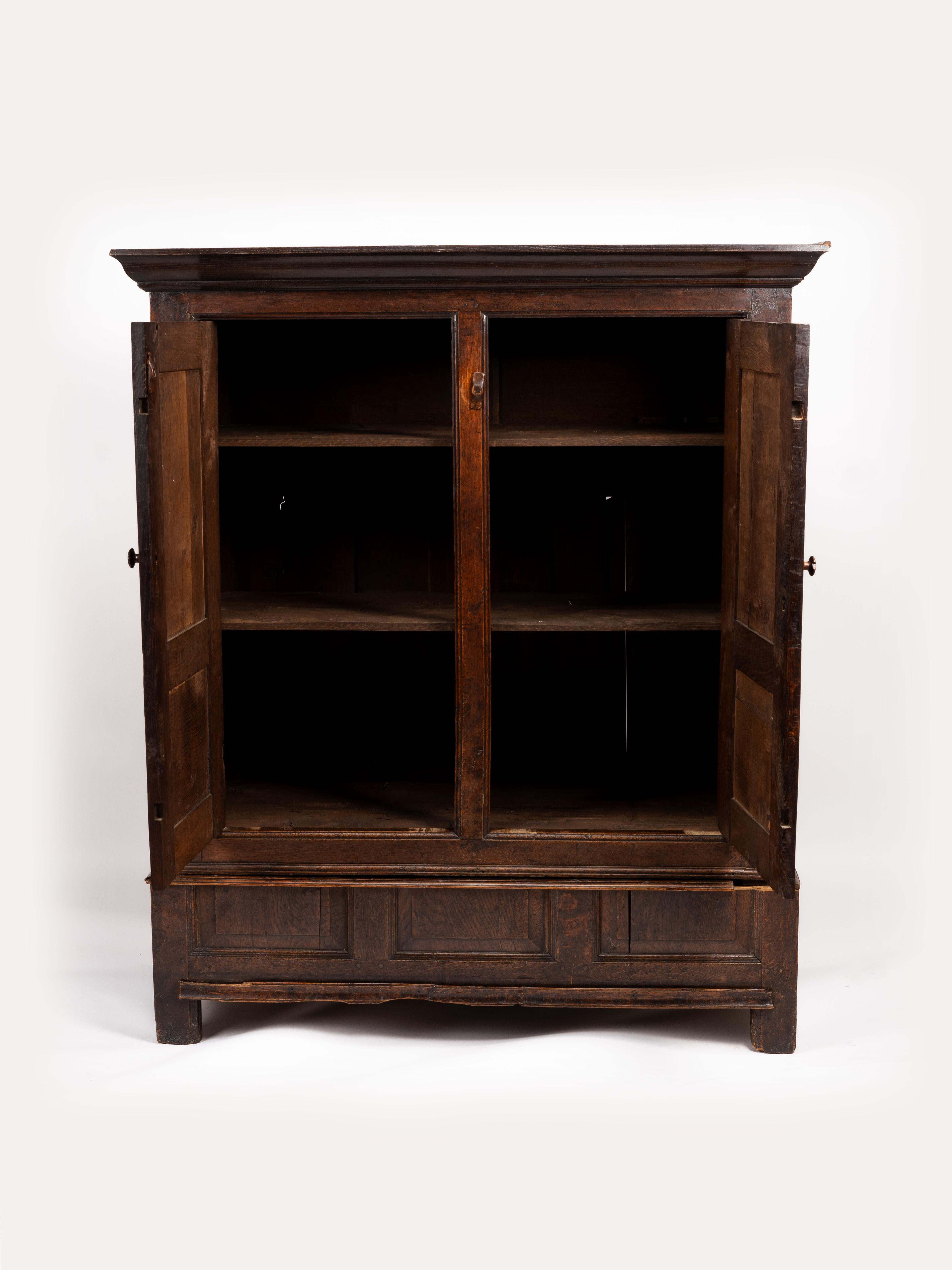 Georgian 18th Century Welsh Oak Livery Linen Cupboard For Sale