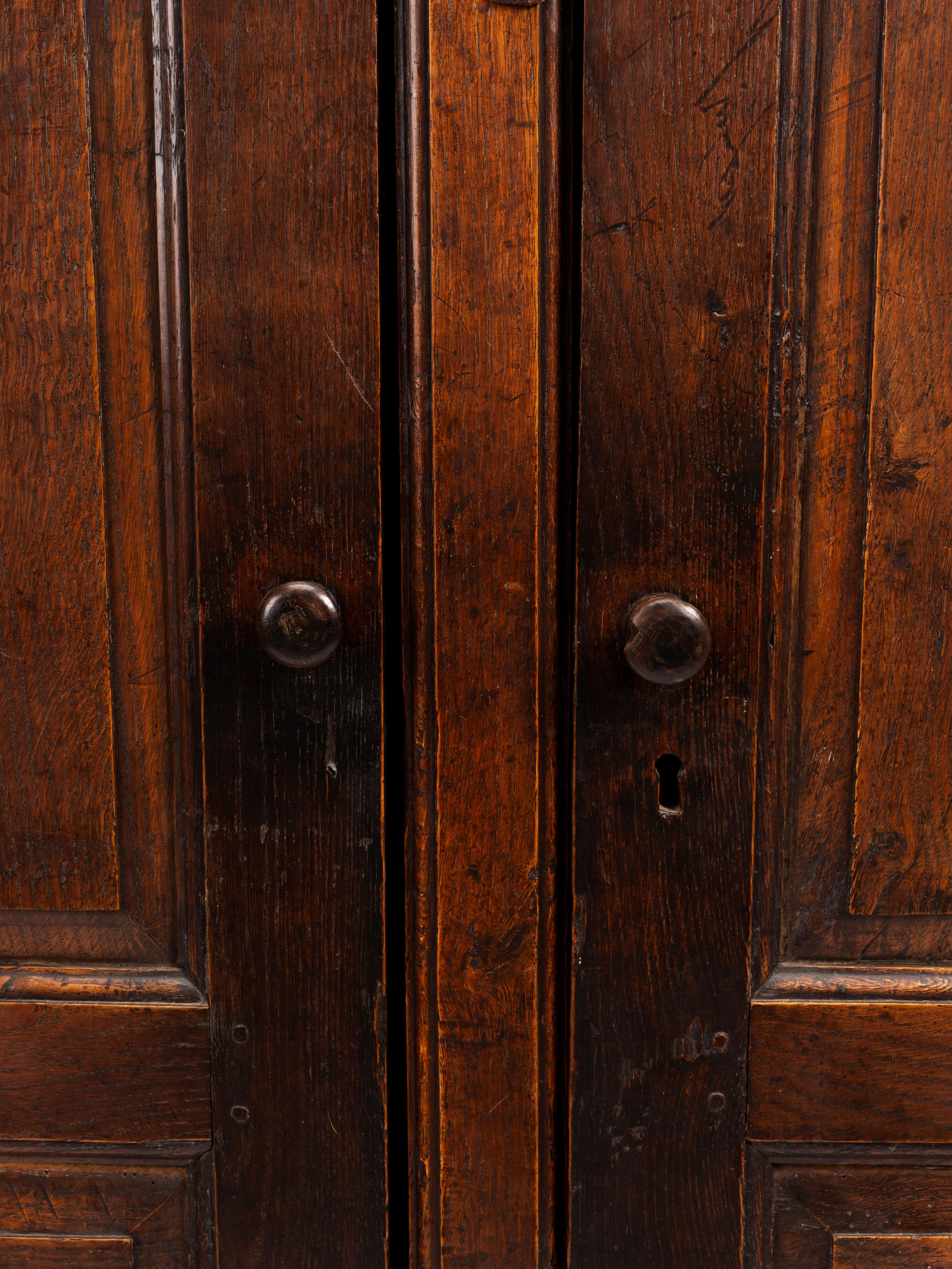 18th Century and Earlier 18th Century Welsh Oak Livery Linen Cupboard For Sale