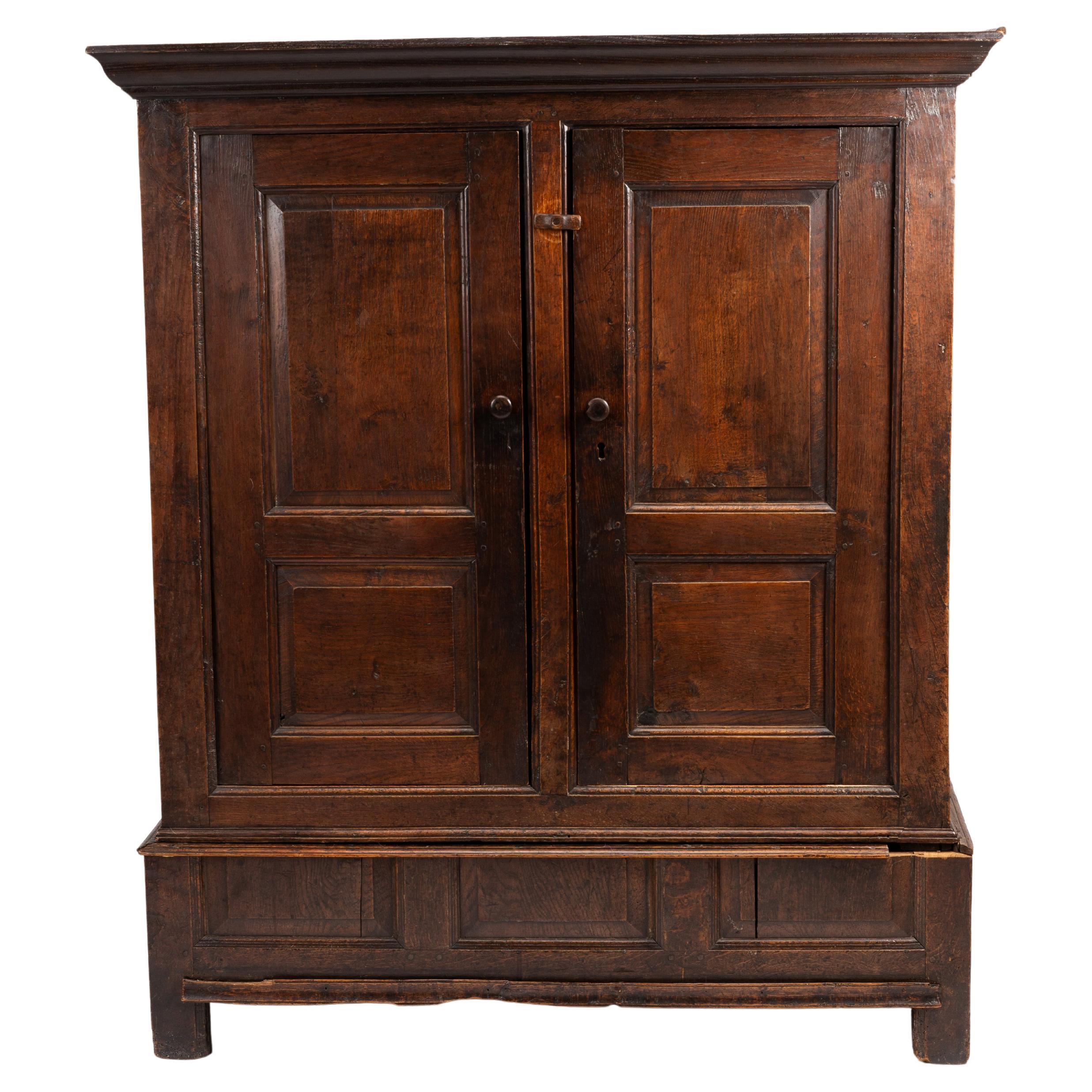 Armoire à linge en chêne gallois du XVIIIe siècle