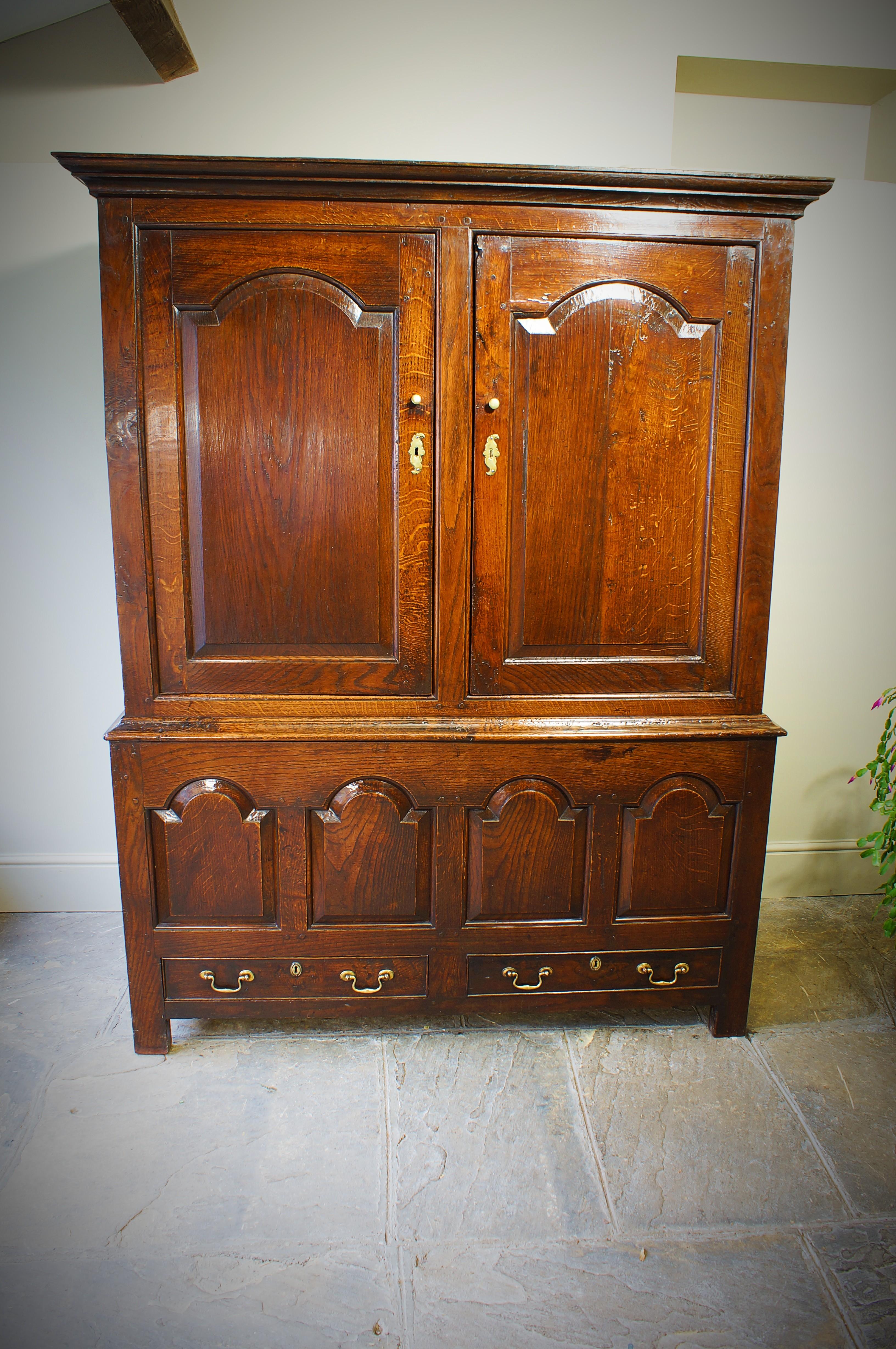18th Century Welsh Oak Press Cupboard. For Sale 2