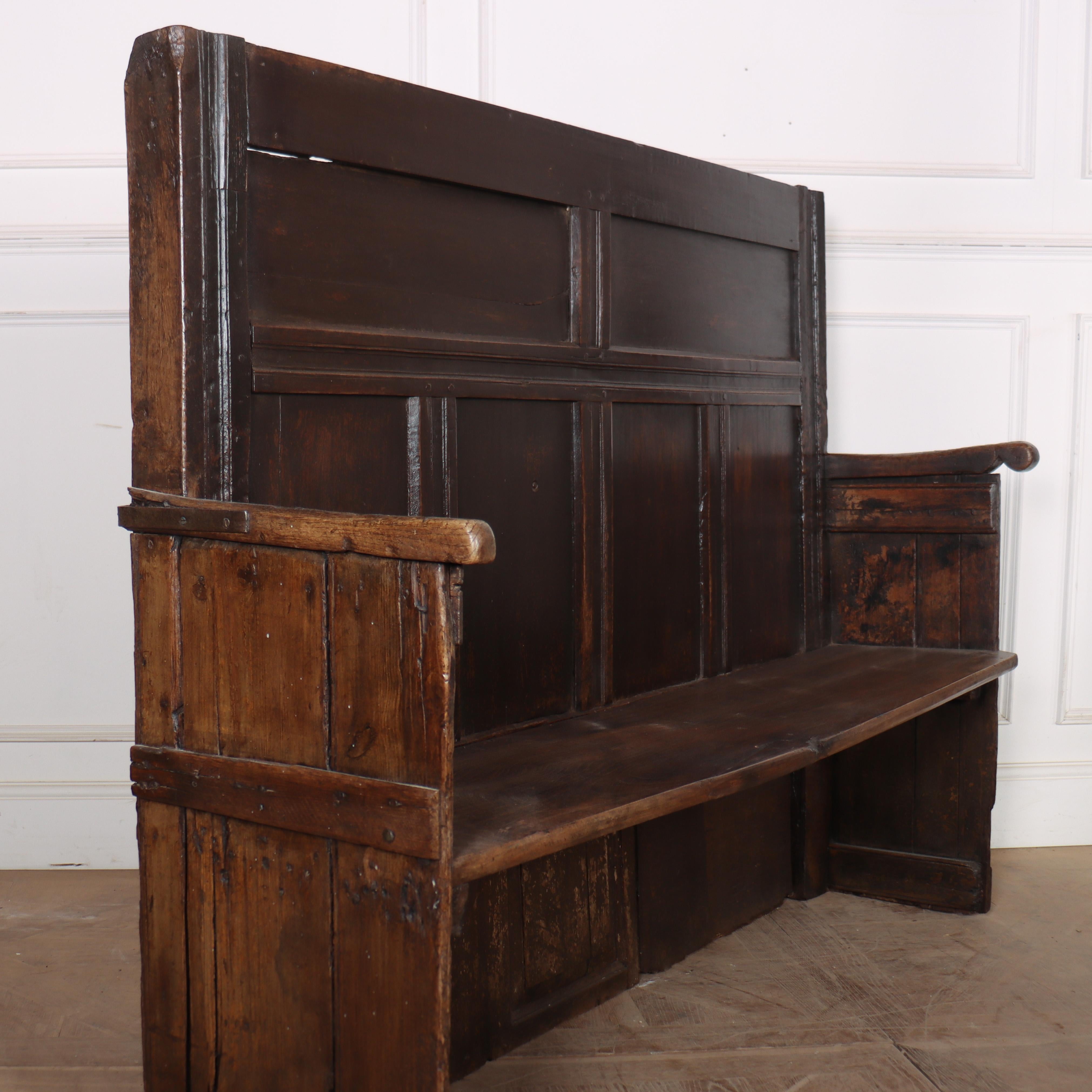Asiento estrecho de taberna del oeste del país del siglo XVIII, con pintura vieja y una bonita superficie desgastada. 1780.

La altura del asiento es de 19