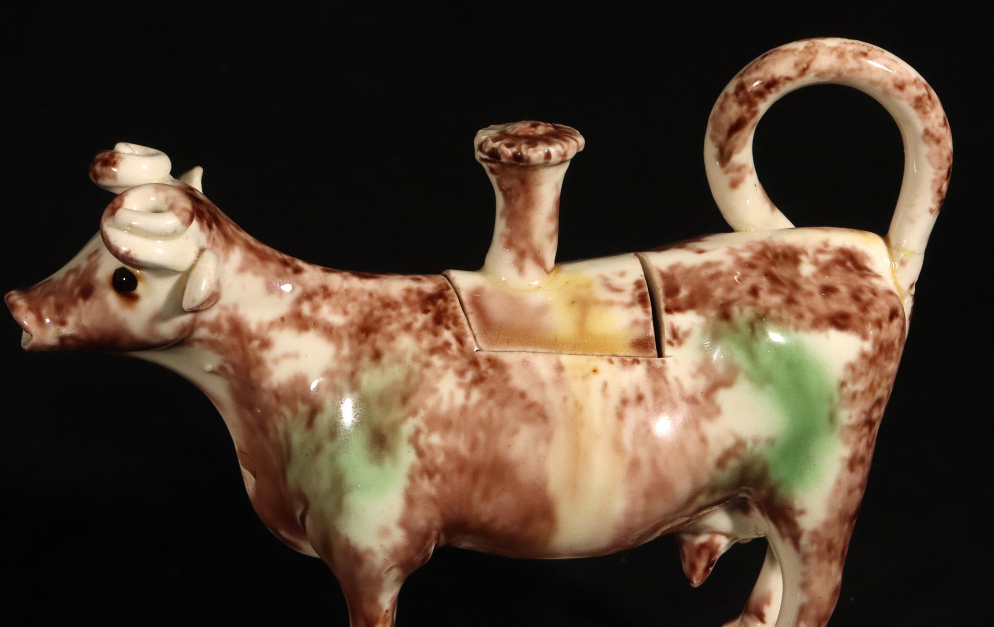 Crémier et couvercle de vache de type Whieldon du 18e siècle en vente 6