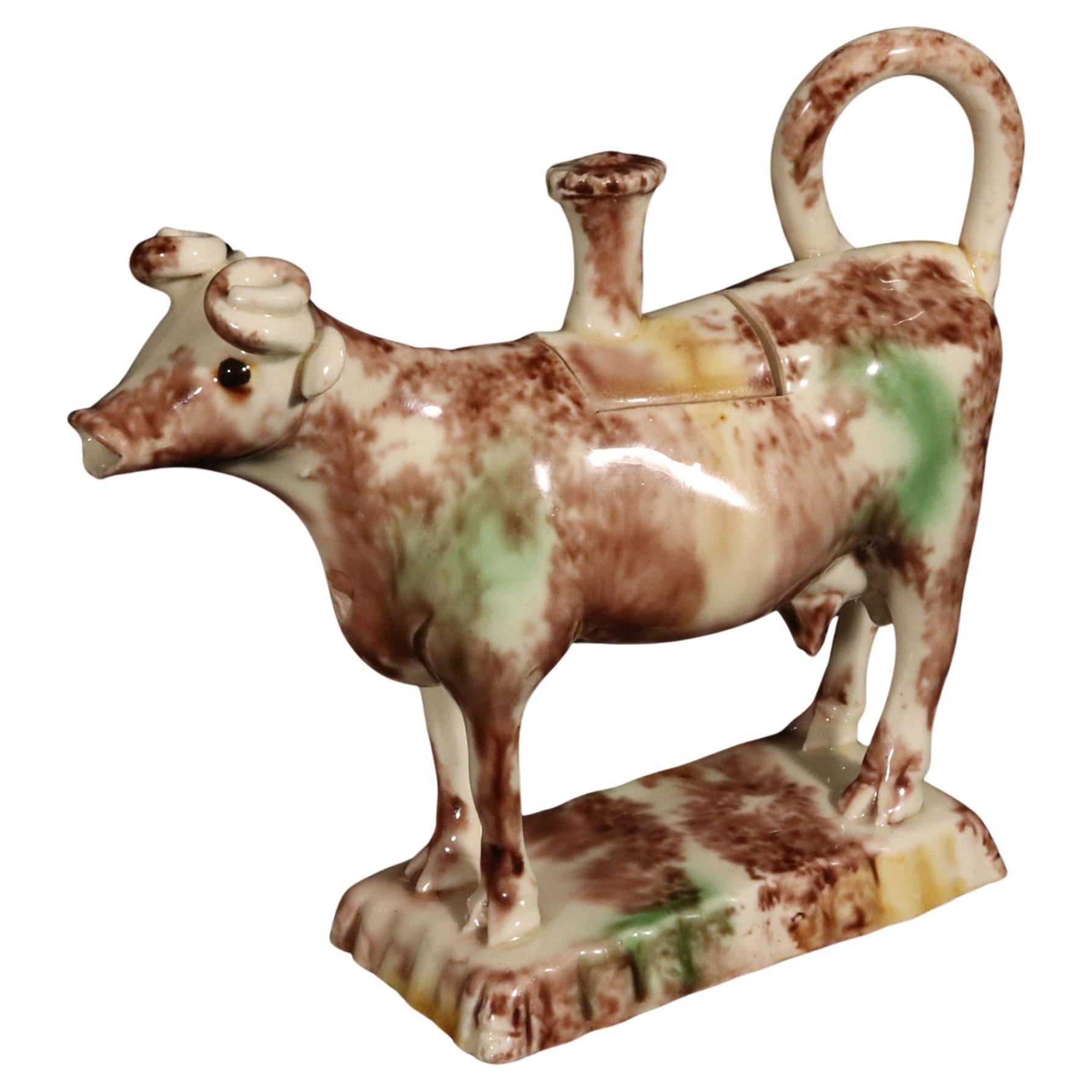 Crémier et couvercle de vache de type Whieldon du 18e siècle