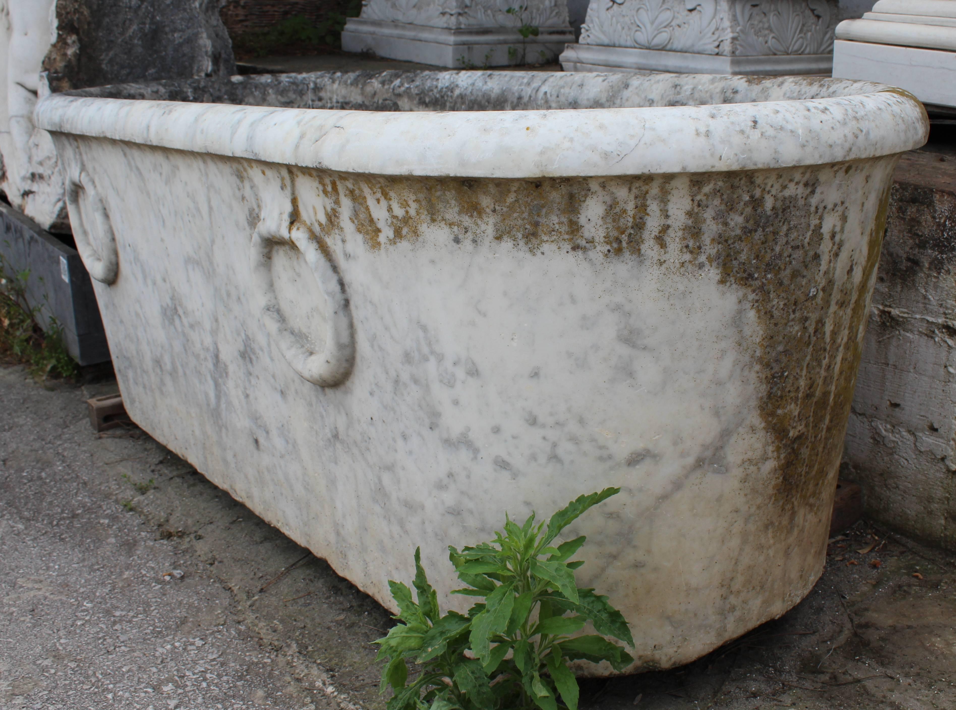 18th Century White Carrara Marble Bath with Rings 3