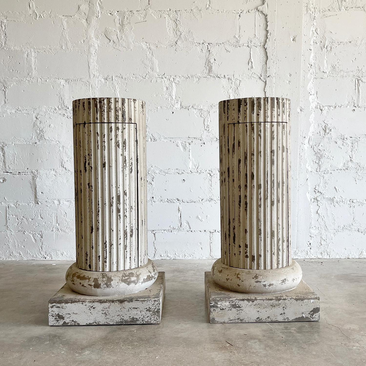 An antique pair of fluted Pinewood circular columns chests with one door and a shelf, painted in a white-grey finish on square bases, in good condition. Inspired by classical architecture and perfect for displays or storage. Circa 1800, France.