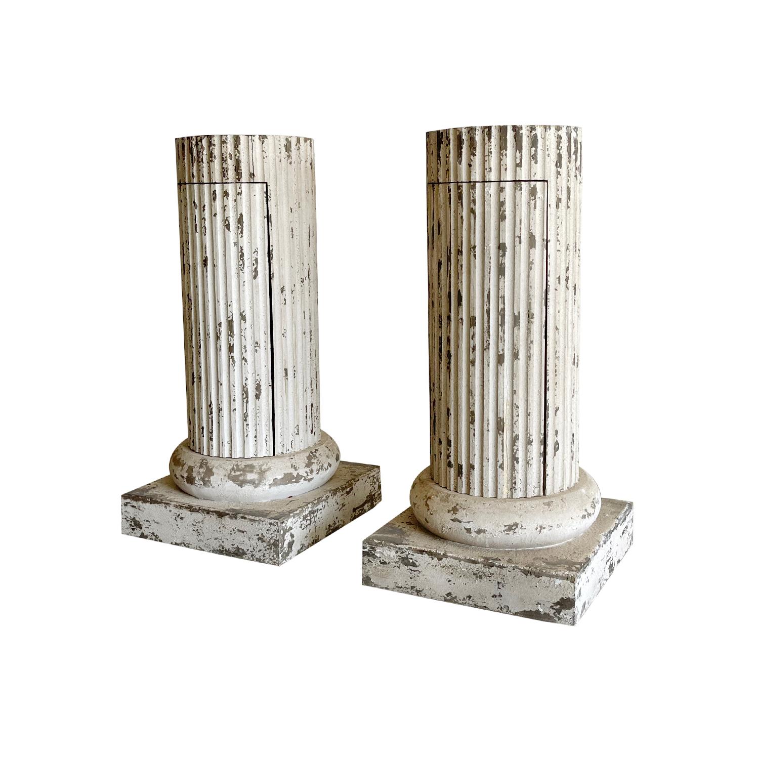 18th Century White-Grey French Pair of Pinewood Column Chests In Good Condition In West Palm Beach, FL