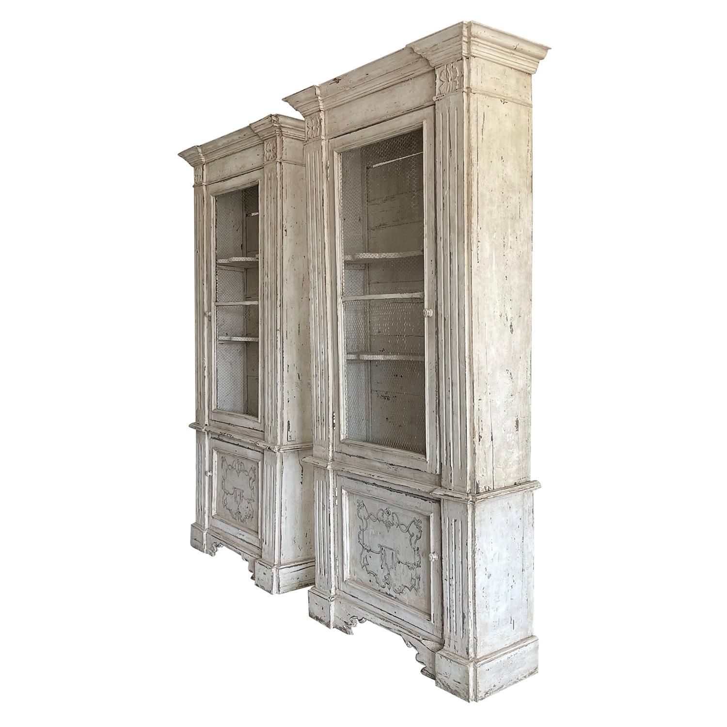 18th Century White-Grey French Pair of Walnut Display Cabinets In Good Condition In West Palm Beach, FL