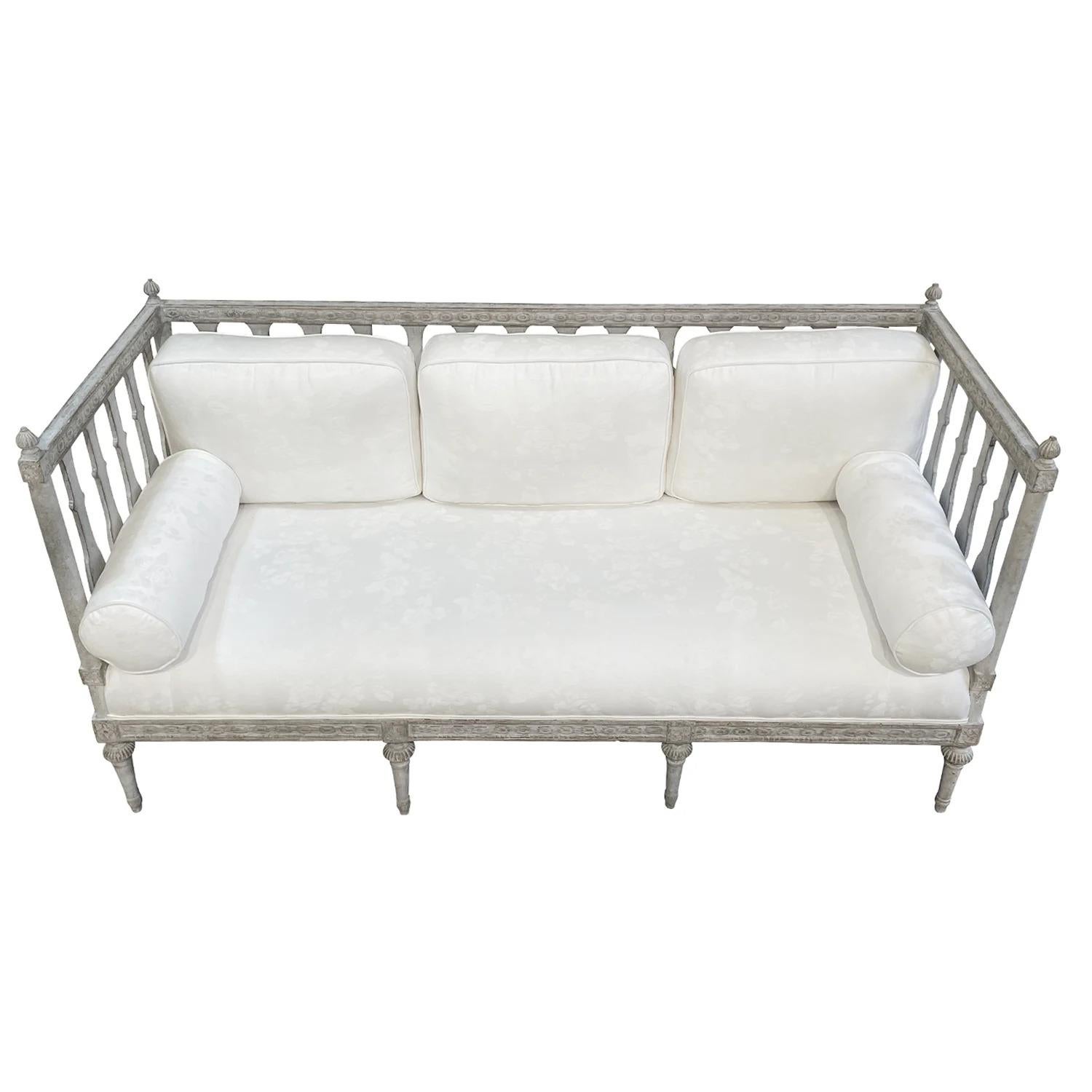 Hand-Carved 18th Century White-Grey Swedish Gustavian Pinewood Sofa Bench, Antique Daybed For Sale