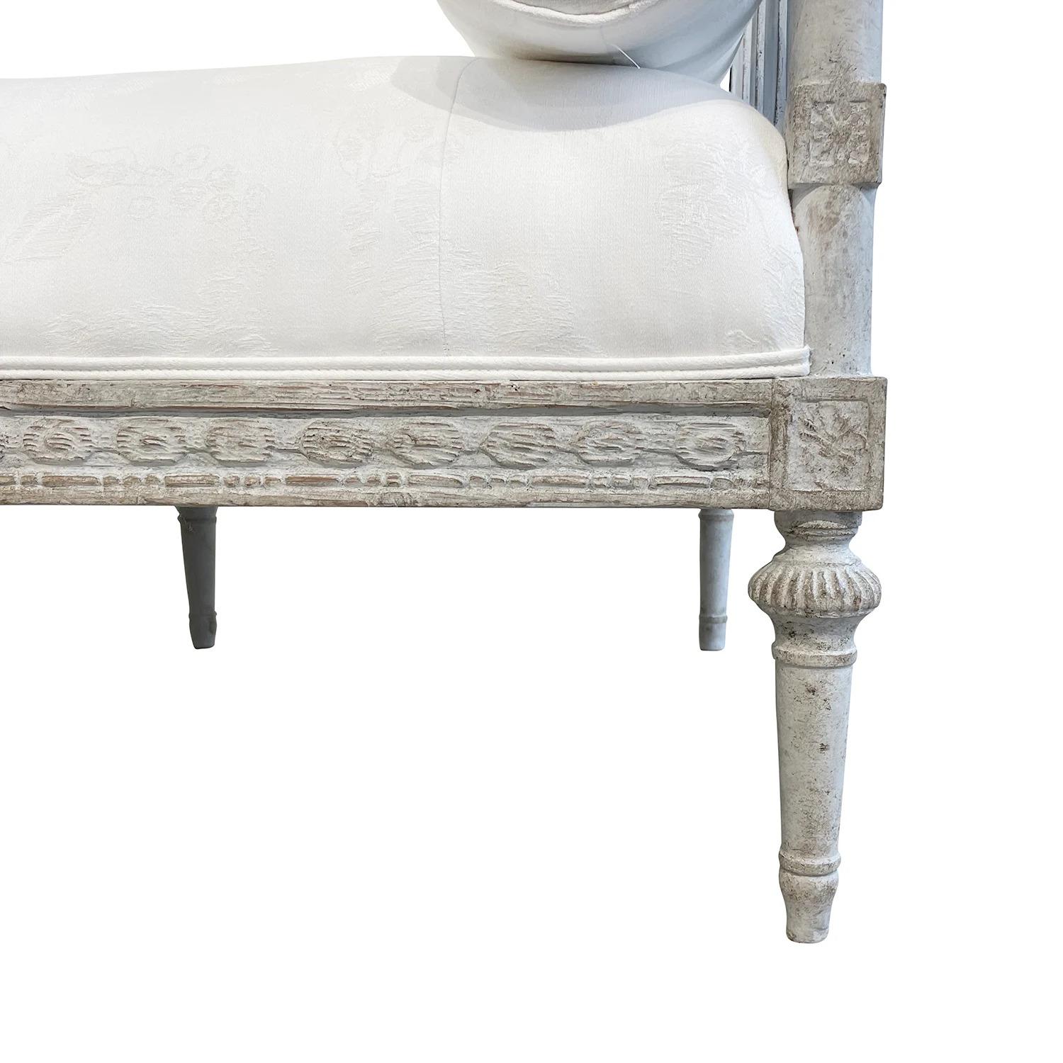 18th Century White-Grey Swedish Gustavian Pinewood Sofa Bench, Antique Daybed For Sale 2