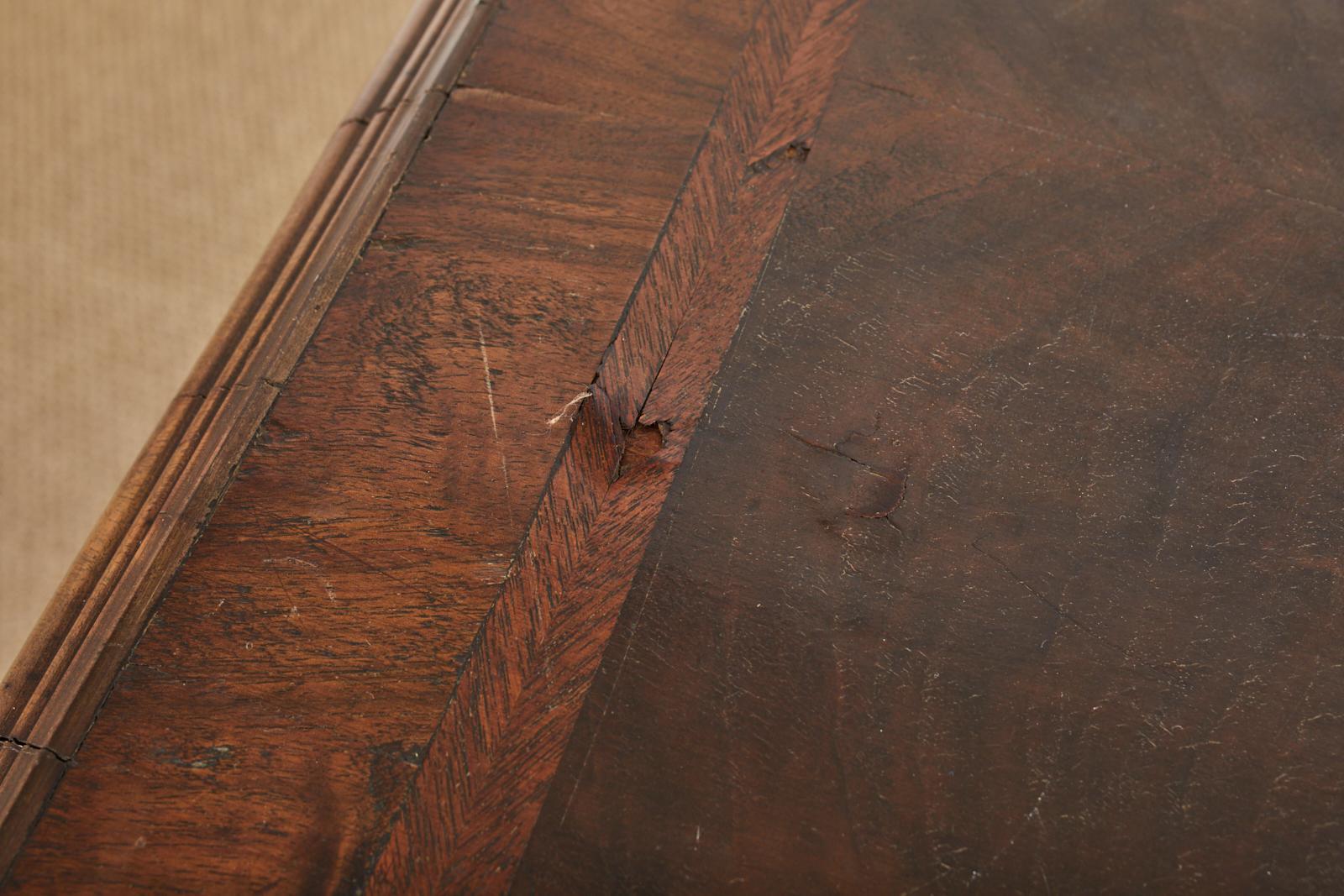 18th Century William and Mary Walnut Veneered Chest of Drawers For Sale 4