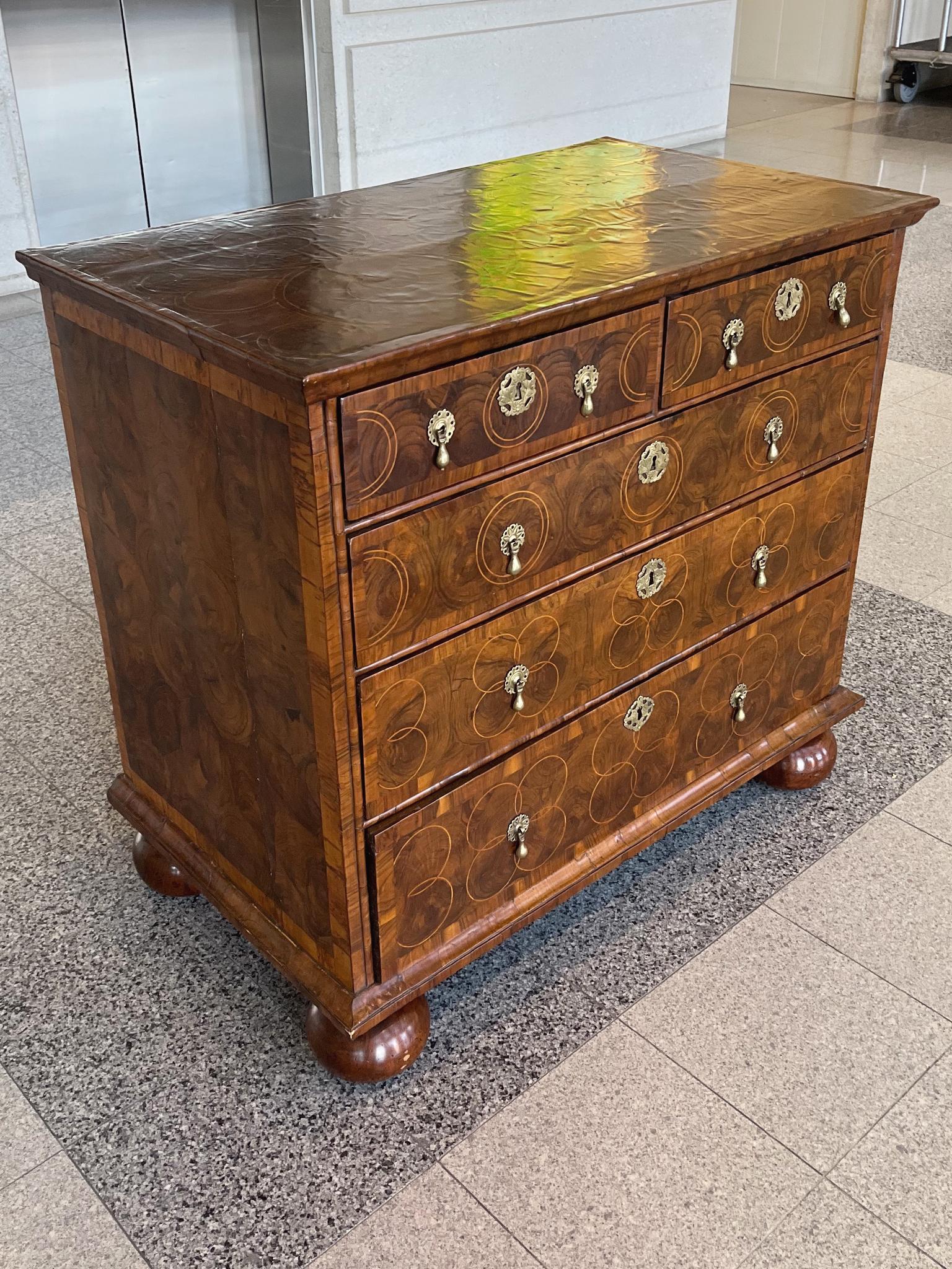 18th Century William & Mary Chest of Drawers with Oyster Inlays 1
