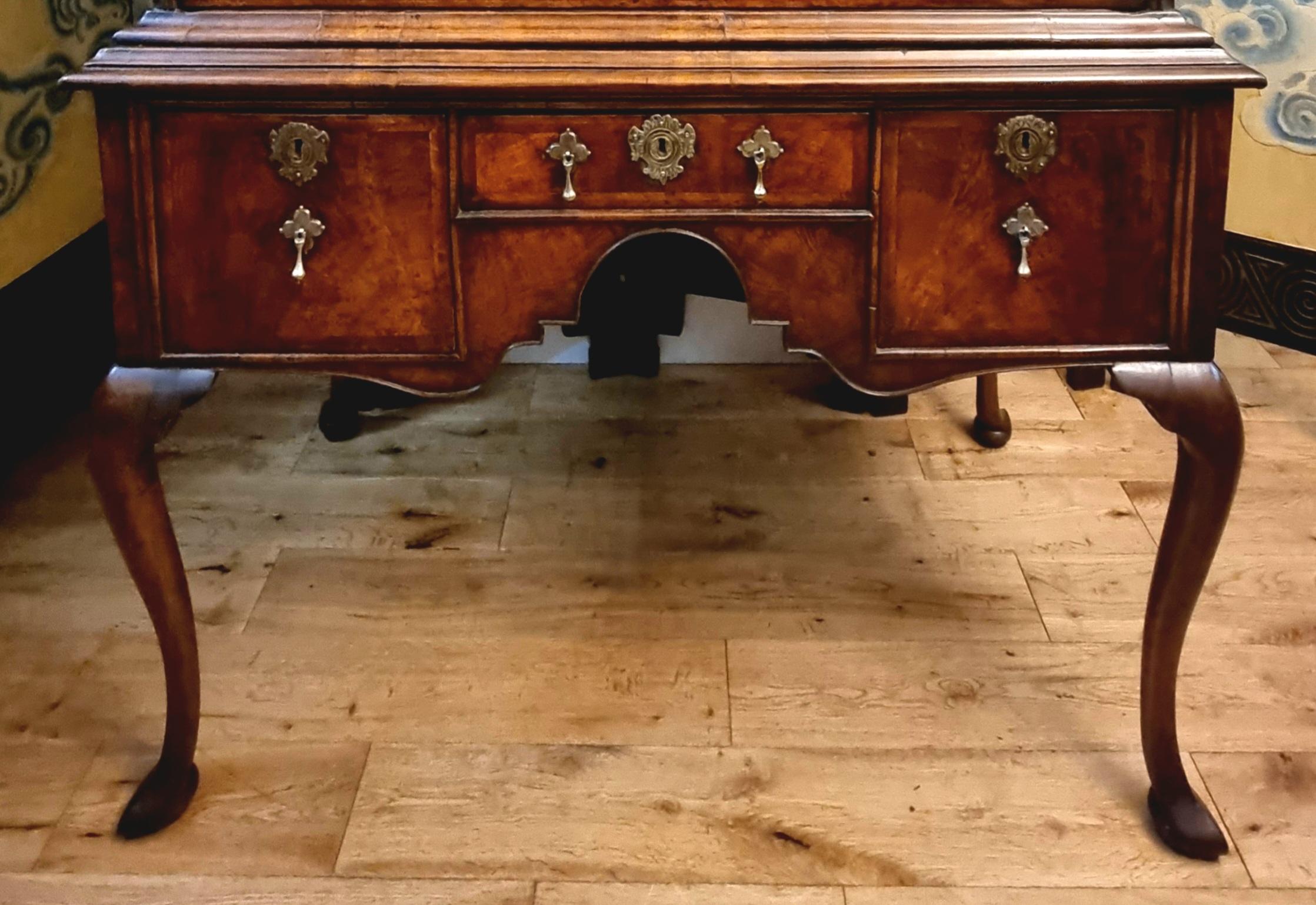 18th Century William & Mary Domed Walnut Chest on Stand For Sale 3