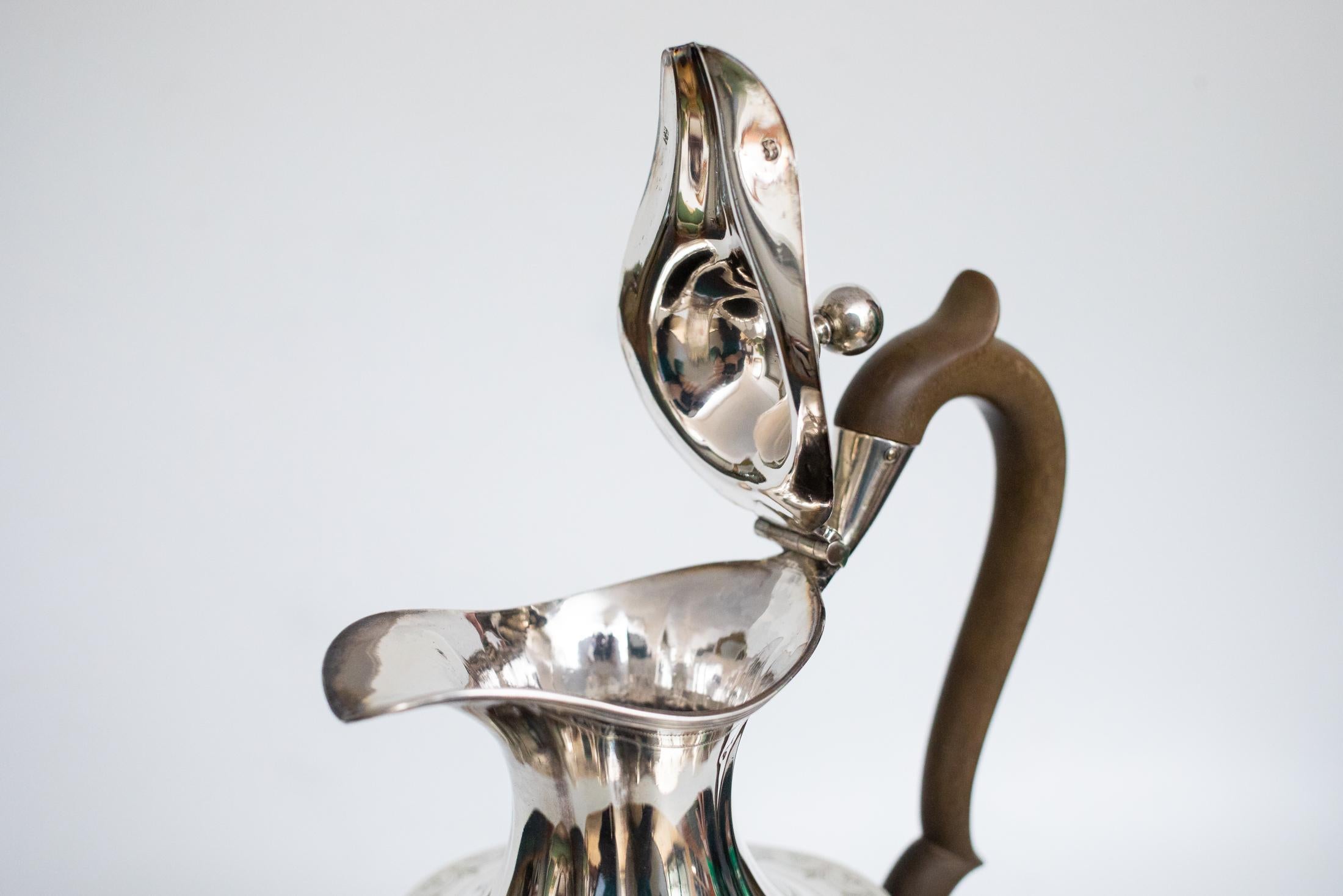 Brocca da vino del XVIII secolo George III Inghilterra da 1 kg in argento sterling Peter and Ann Bateman In condizioni buone in vendita a Epfach, DE