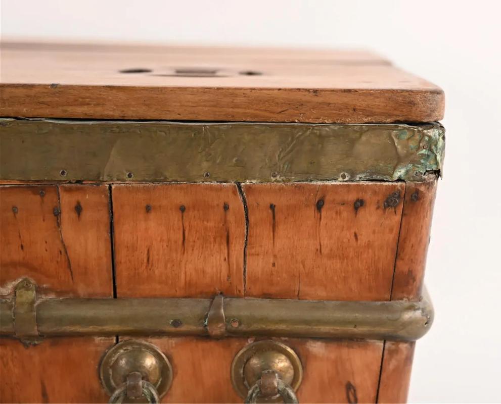18th Century Wood, Brass and Steel Chinese Ice Chest Line with Galvanized Steel For Sale 6