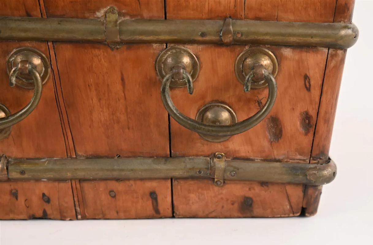 18th Century Wood, Brass and Steel Chinese Ice Chest Line with Galvanized Steel For Sale 7