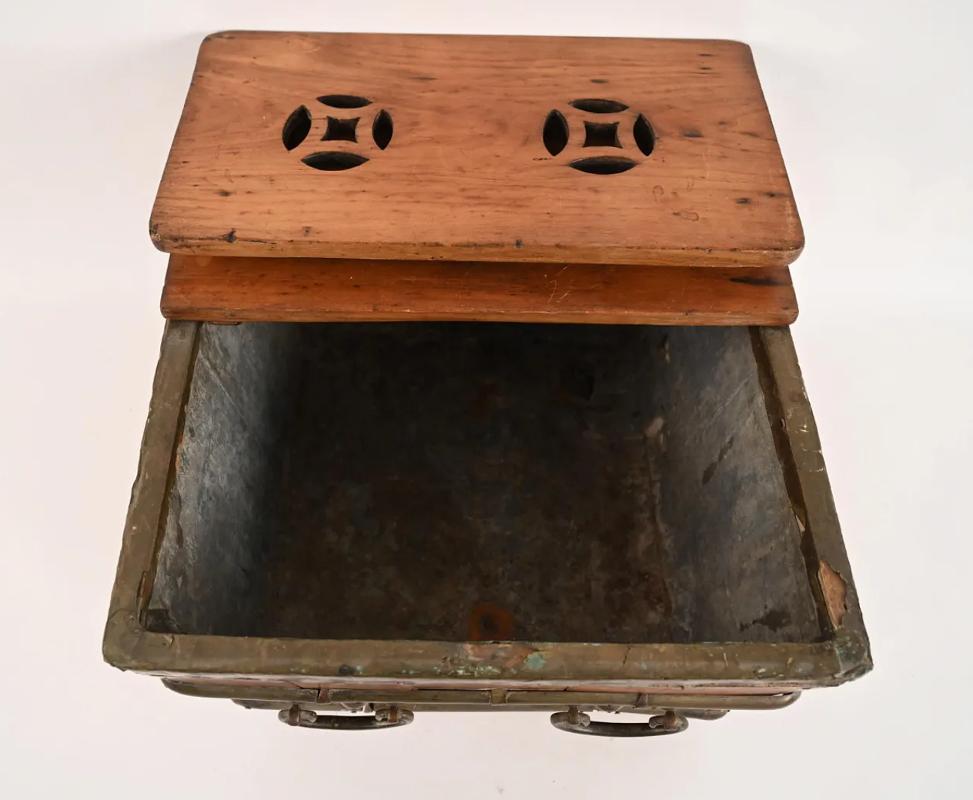 18th Century Wood, Brass and Steel Chinese Ice Chest Line with Galvanized Steel For Sale 8