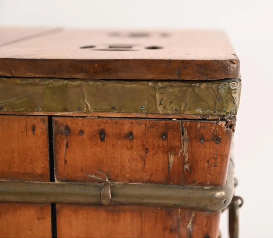 18th Century Wood, Brass and Steel Chinese Ice Chest Line with Galvanized Steel In Good Condition For Sale In Middleburg, VA