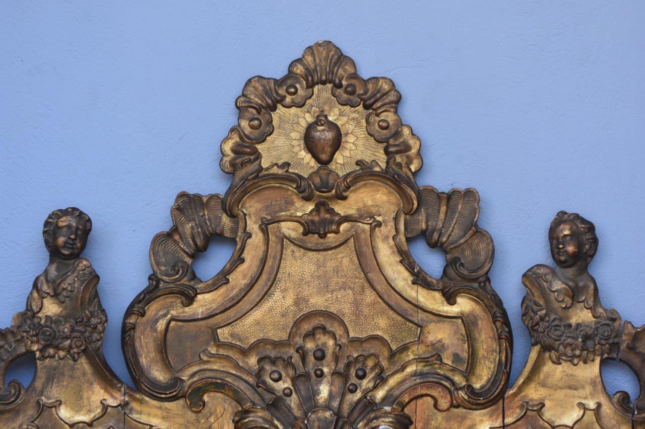 18th Century Wood Headboard Carved and Gilded In Distressed Condition In Marseille, FR