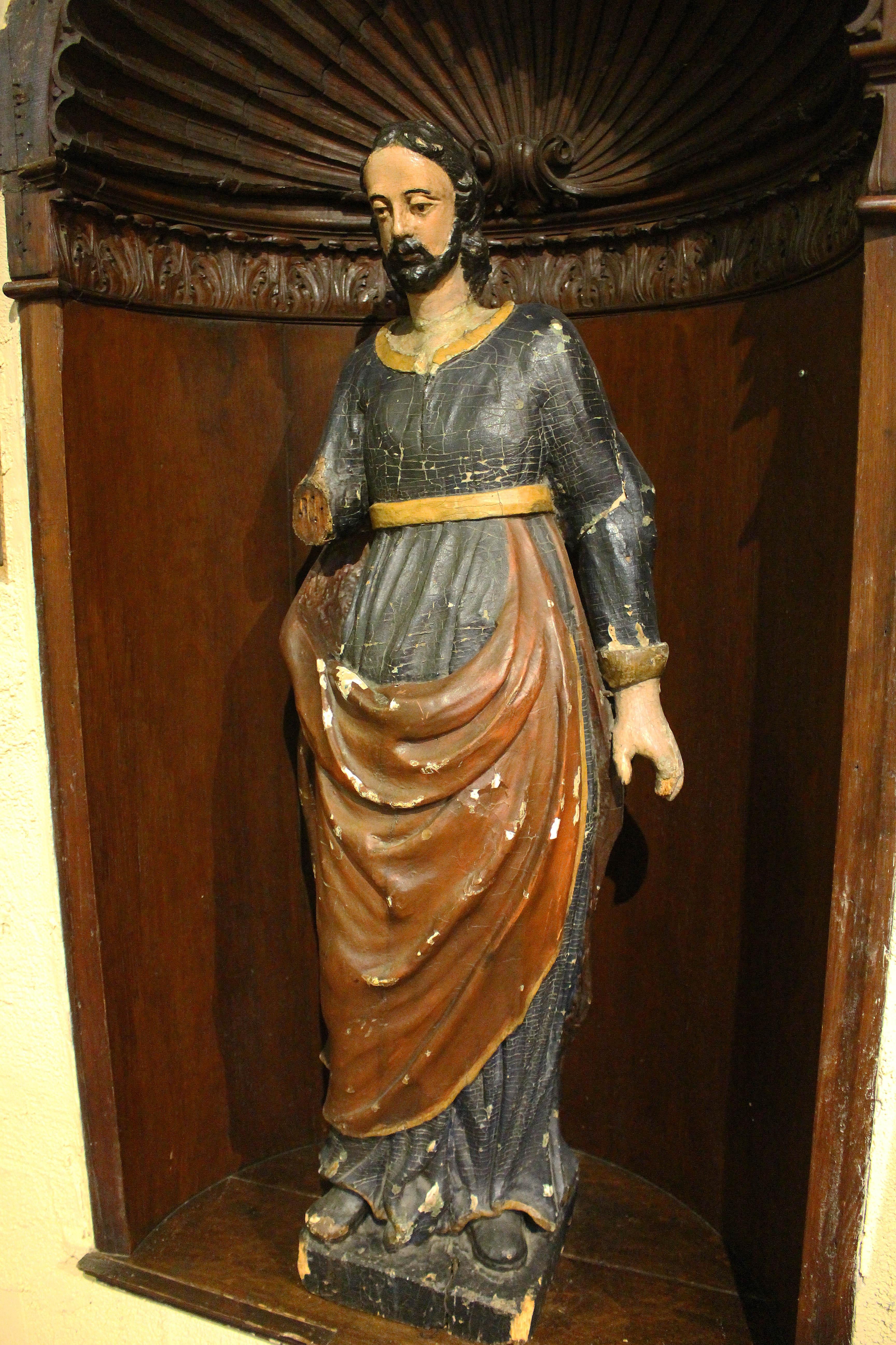 Santo intagliato e policromato del XVIII secolo, con varie riparazioni e perdite, ma con una superficie originale davvero eccezionale! 42 1/2 